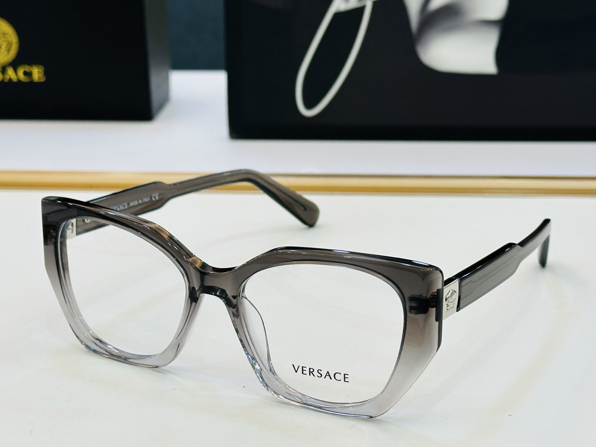 🎉🎉范思家 VERSACE✨✨✨MODEL：VE3357 Size：54口18-145 ✨Z有范