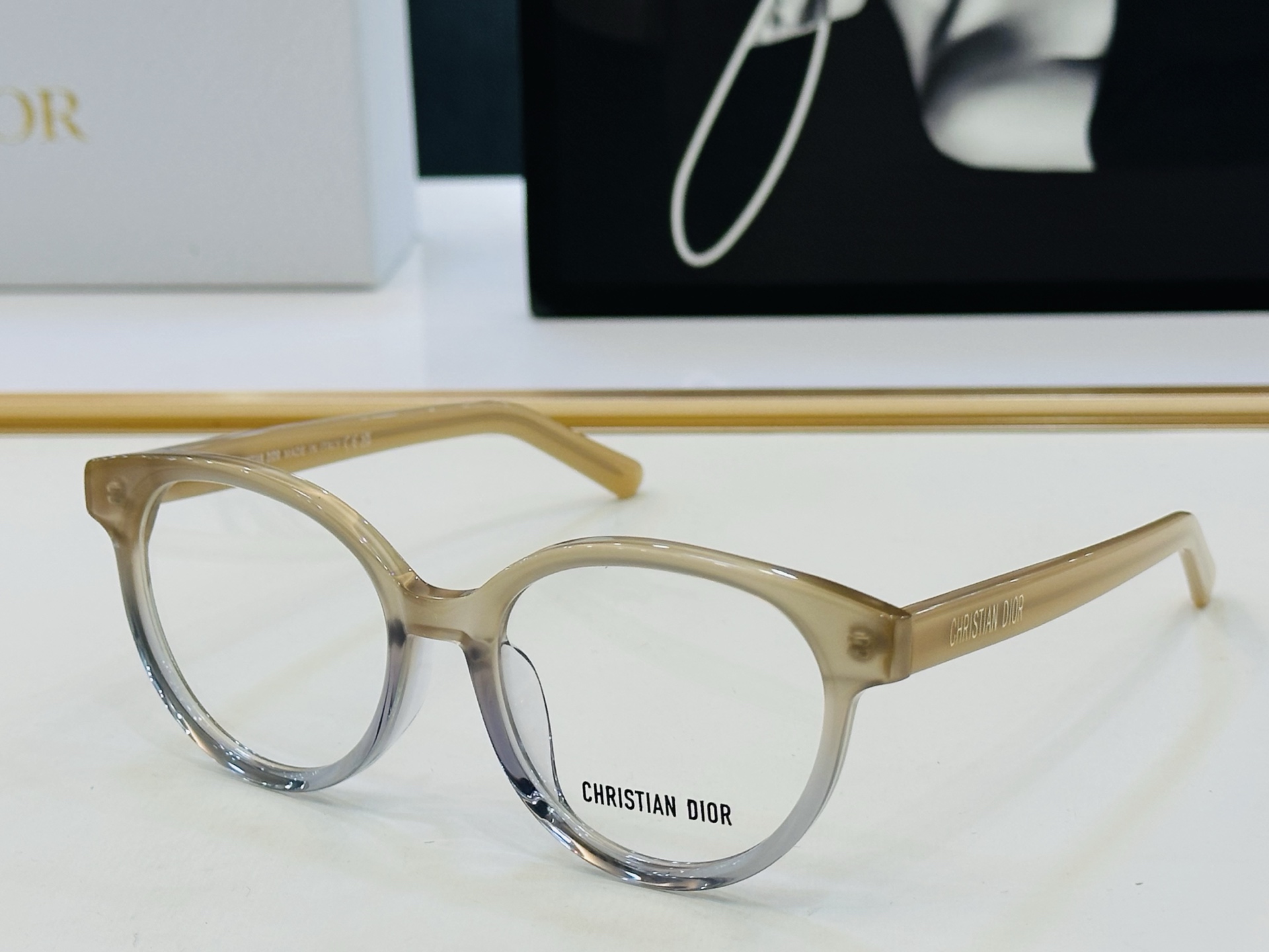 推荐 Dio* 迪家 R11 Size：50口18-145 时尚达人超爱💞 Z时尚百搭 配光架