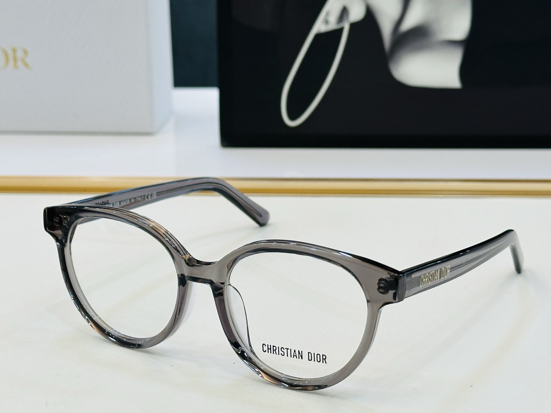 推荐 Dio* 迪家 R11 Size：50口18-145 时尚达人超爱💞 Z时尚百搭 配光架