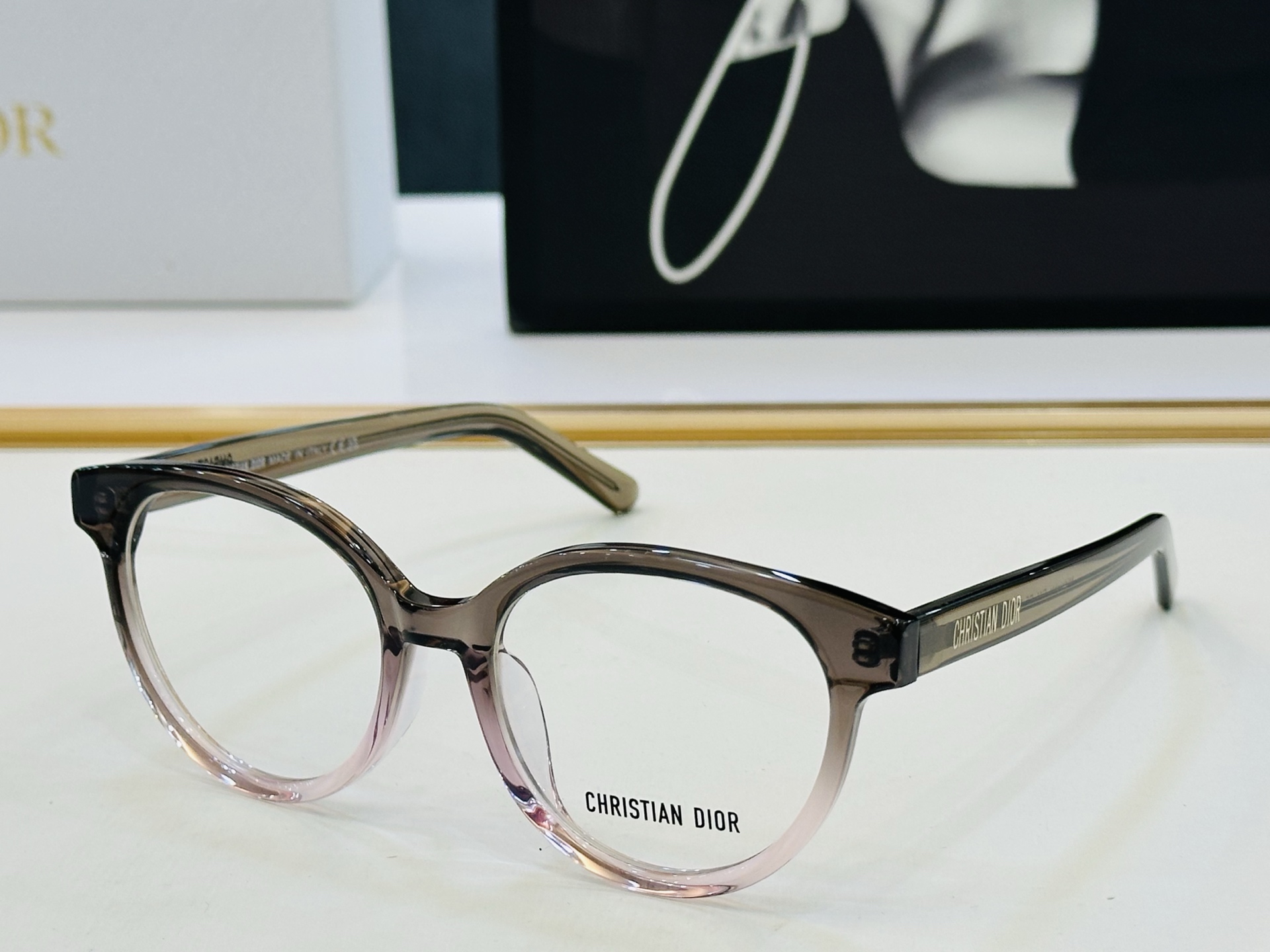 推荐 Dio* 迪家 R11 Size：50口18-145 时尚达人超爱💞 Z时尚百搭 配光架