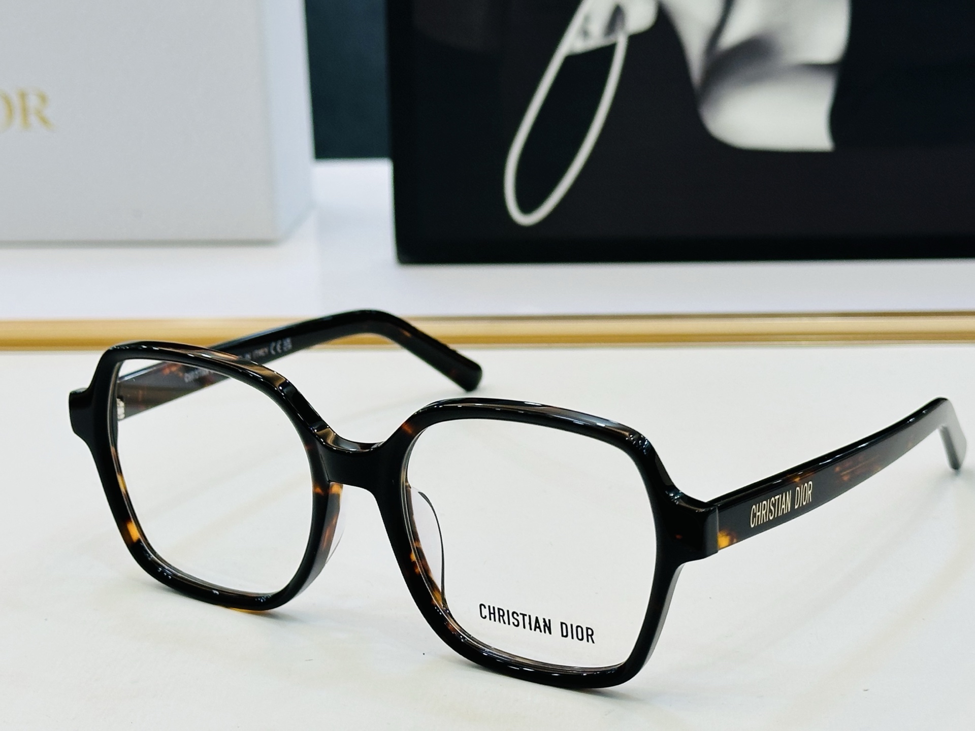 推荐 Dio* 迪家 S11 Size：53口19-145 时尚达人超爱💞 Z时尚百搭 配光架