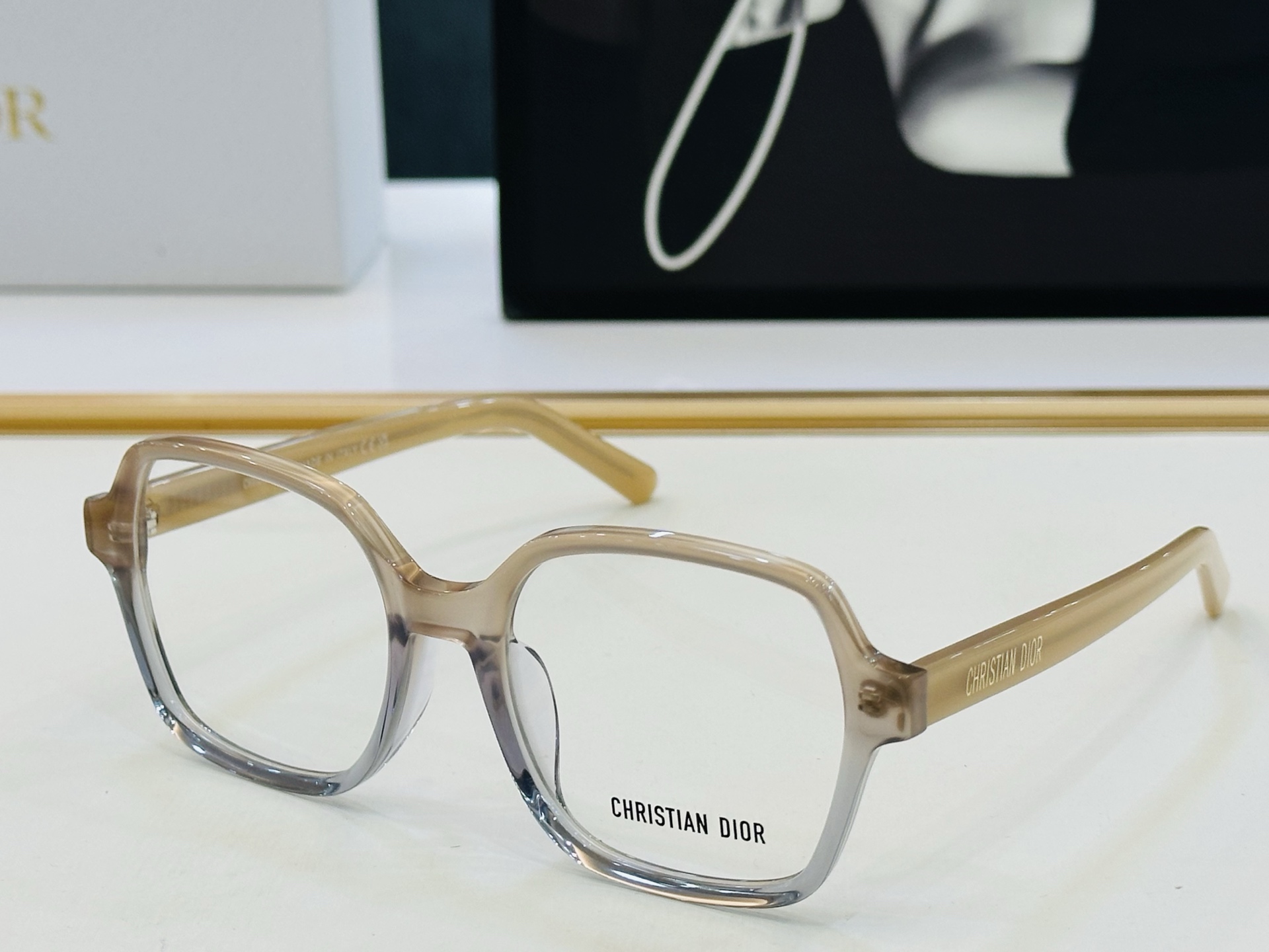 推荐 Dio* 迪家 S11 Size：53口19-145 时尚达人超爱💞 Z时尚百搭 配光架