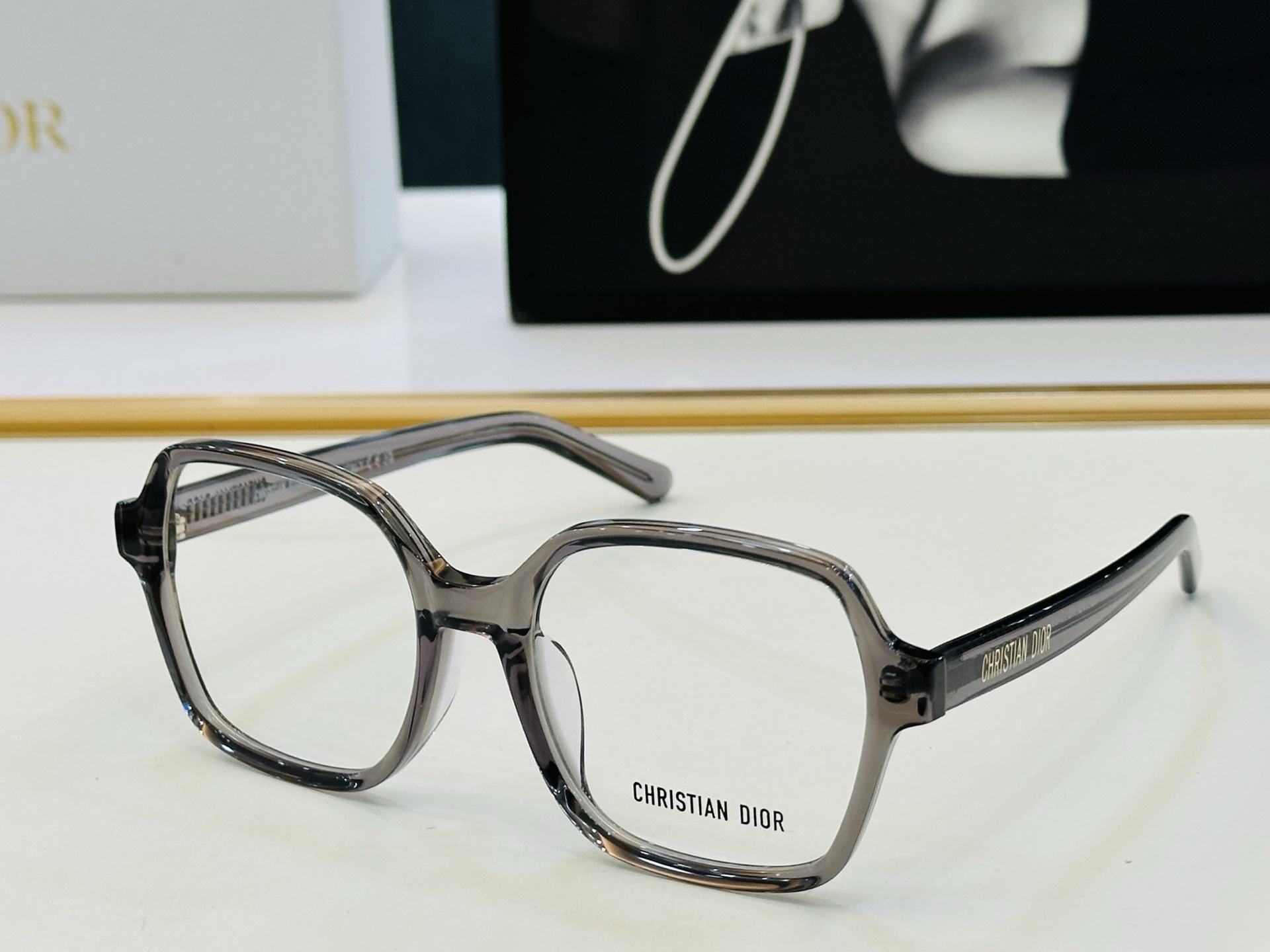 推荐 Dio* 迪家 S11 Size：53口19-145 时尚达人超爱💞 Z时尚百搭 配光架