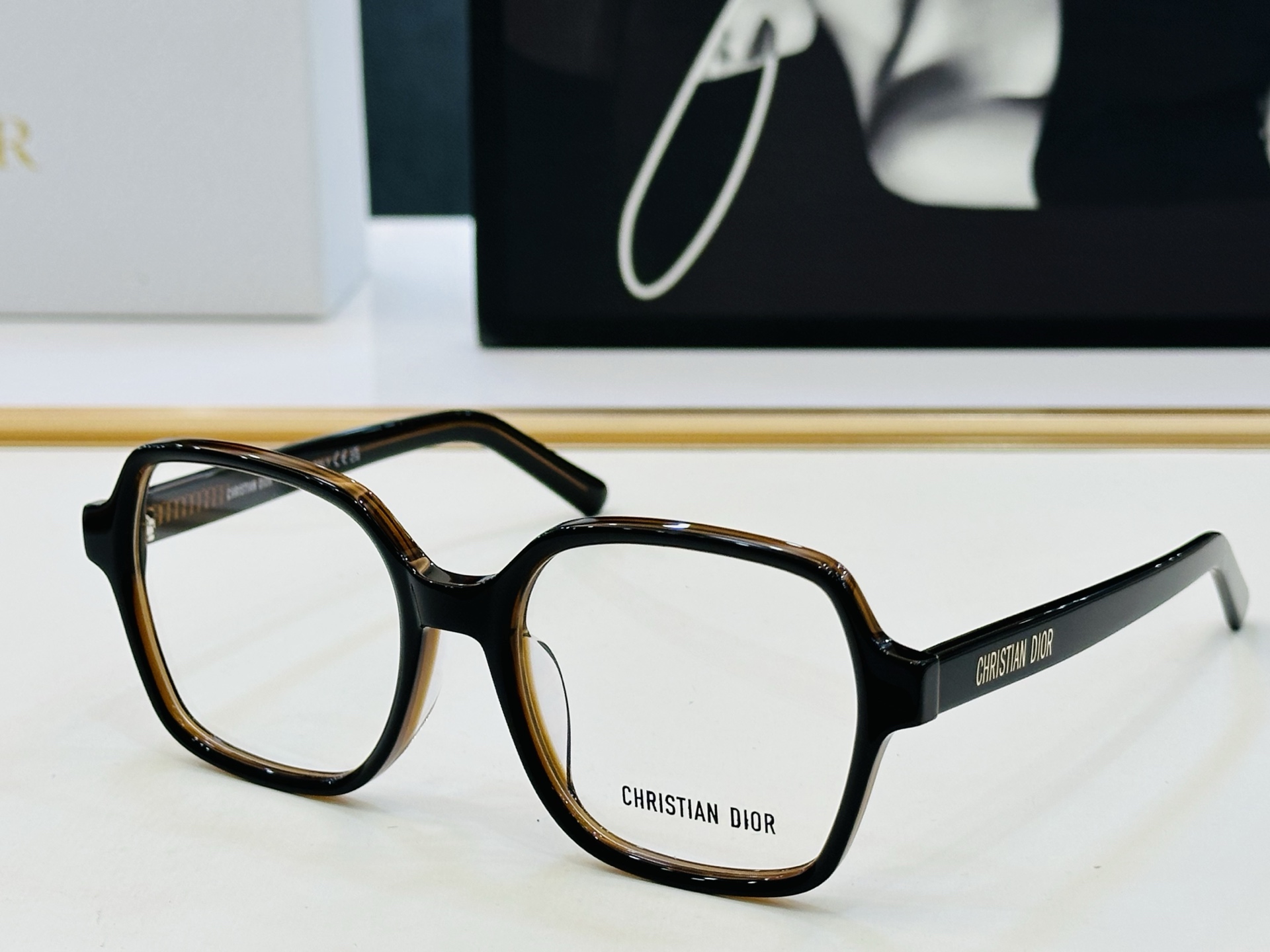 推荐 Dio* 迪家 S11 Size：53口19-145 时尚达人超爱💞 Z时尚百搭 配光架