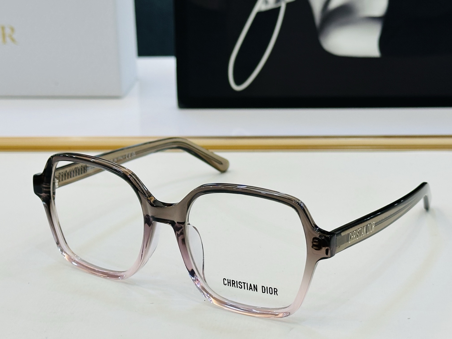 推荐 Dio* 迪家 S11 Size：53口19-145 时尚达人超爱💞 Z时尚百搭 配光架