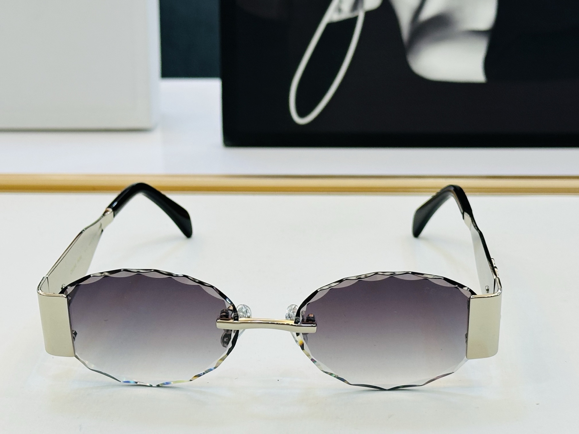 【CELINE】赛琳 CL1865LU Size：58口17-145 一直热销的款式 欧美风 光泽度好 