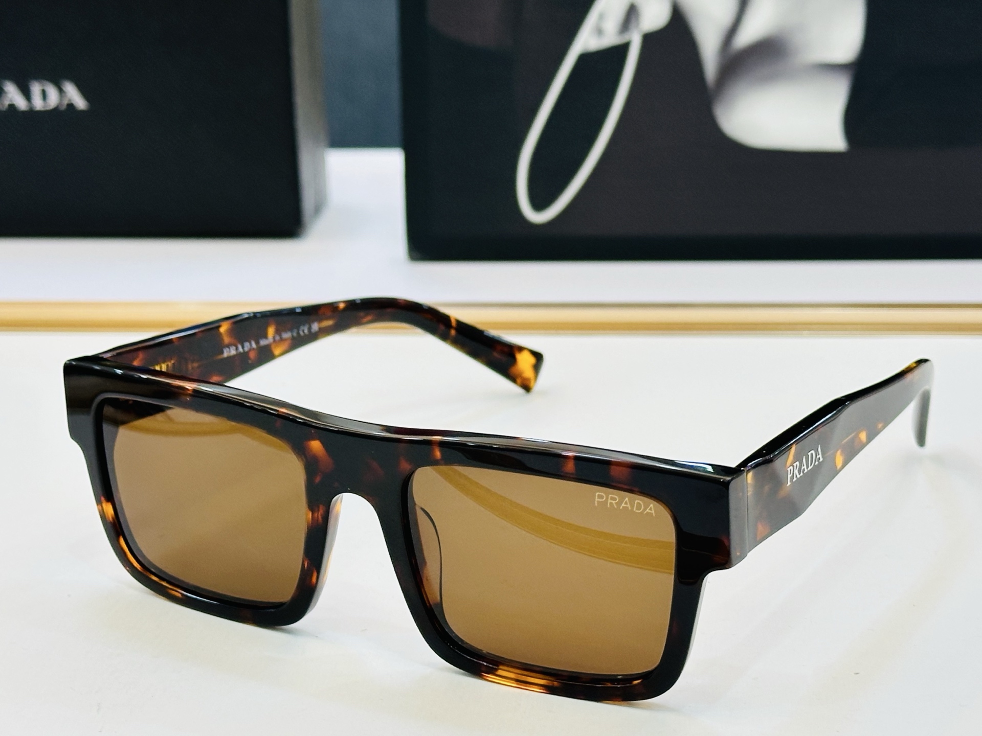 🔺PRAD*🔻普家 PR19W Size：52口21-145 眼镜系列堪称精湛制作 彰显独特个 C最新推