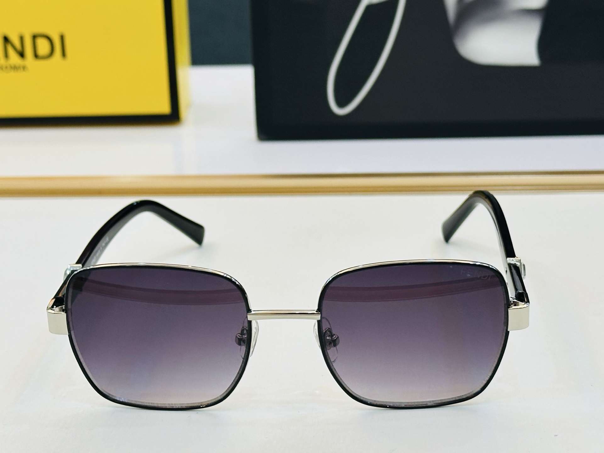 。新款FEND* TF1081 Size：53口19-140🎁芬家 😀👏时尚经典 L太阳镜