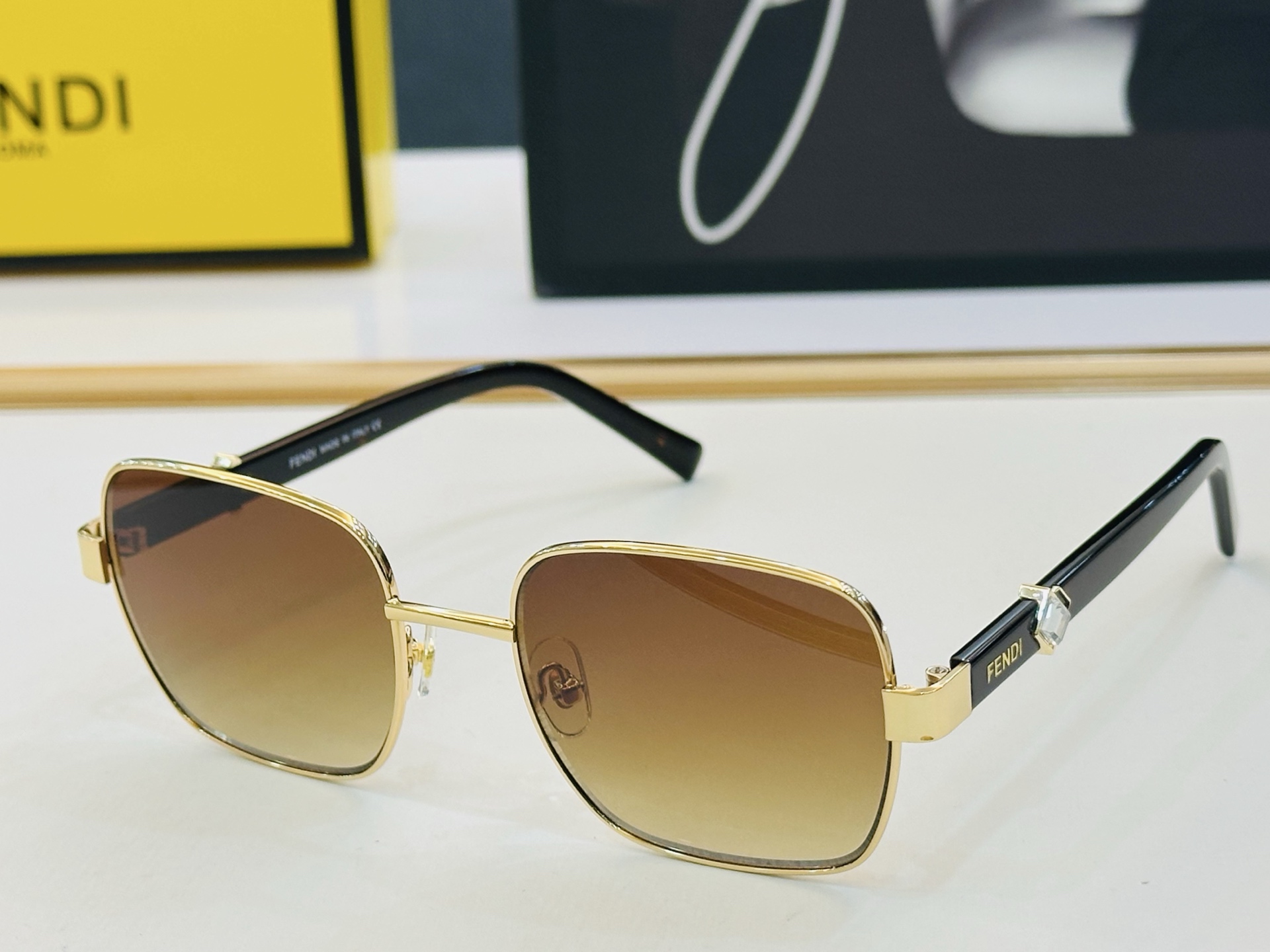 。新款FEND* TF1081 Size：53口19-140🎁芬家 😀👏时尚经典 L太阳镜