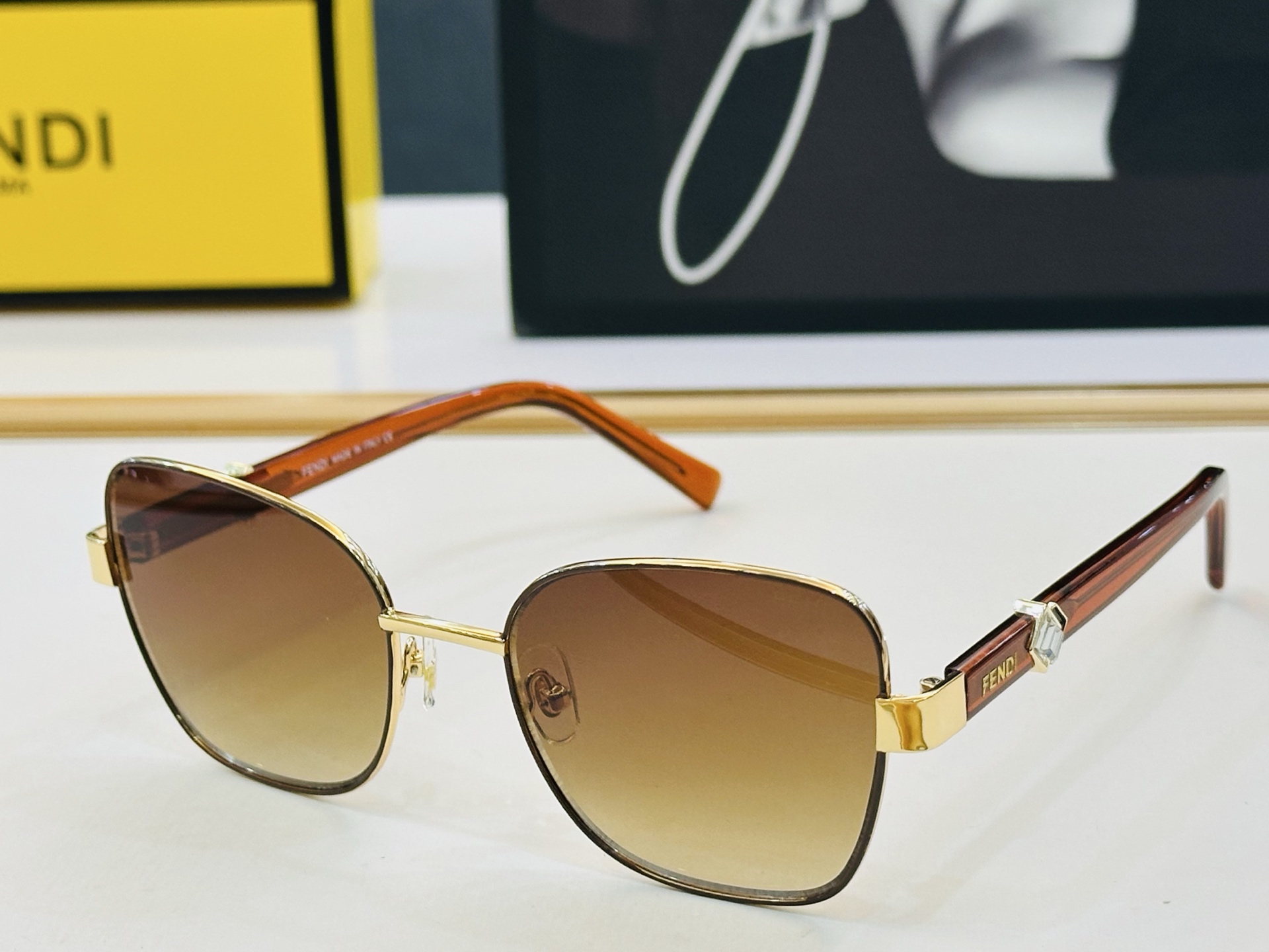 。新款FEND* TF1080 Size：53口19-140🎁芬家 😀👏时尚经典 L太阳镜