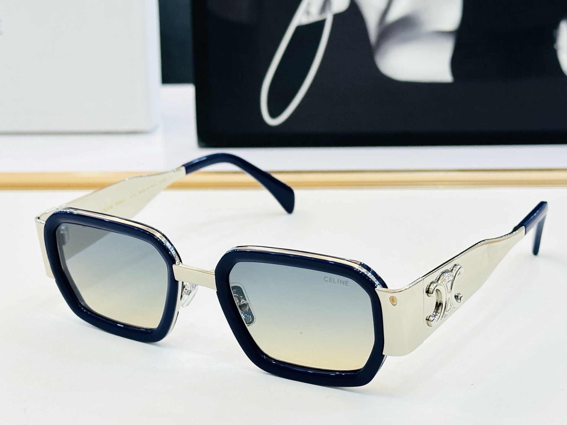 【CELINE】赛琳 CL1866LU Size：55口19-145 一直热销的款式，欧美风 光泽度好 