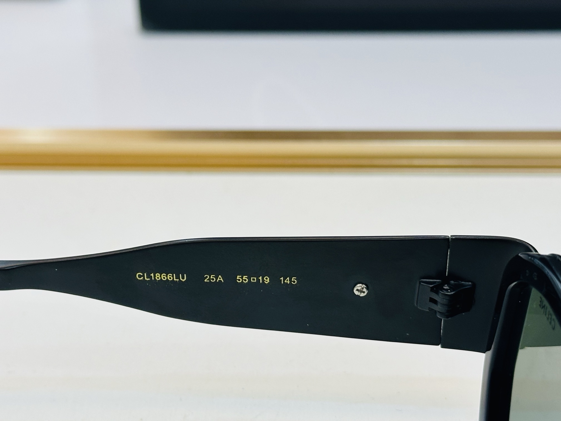【CELINE】赛琳 CL1866LU Size：55口19-145 一直热销的款式，欧美风 光泽度好 