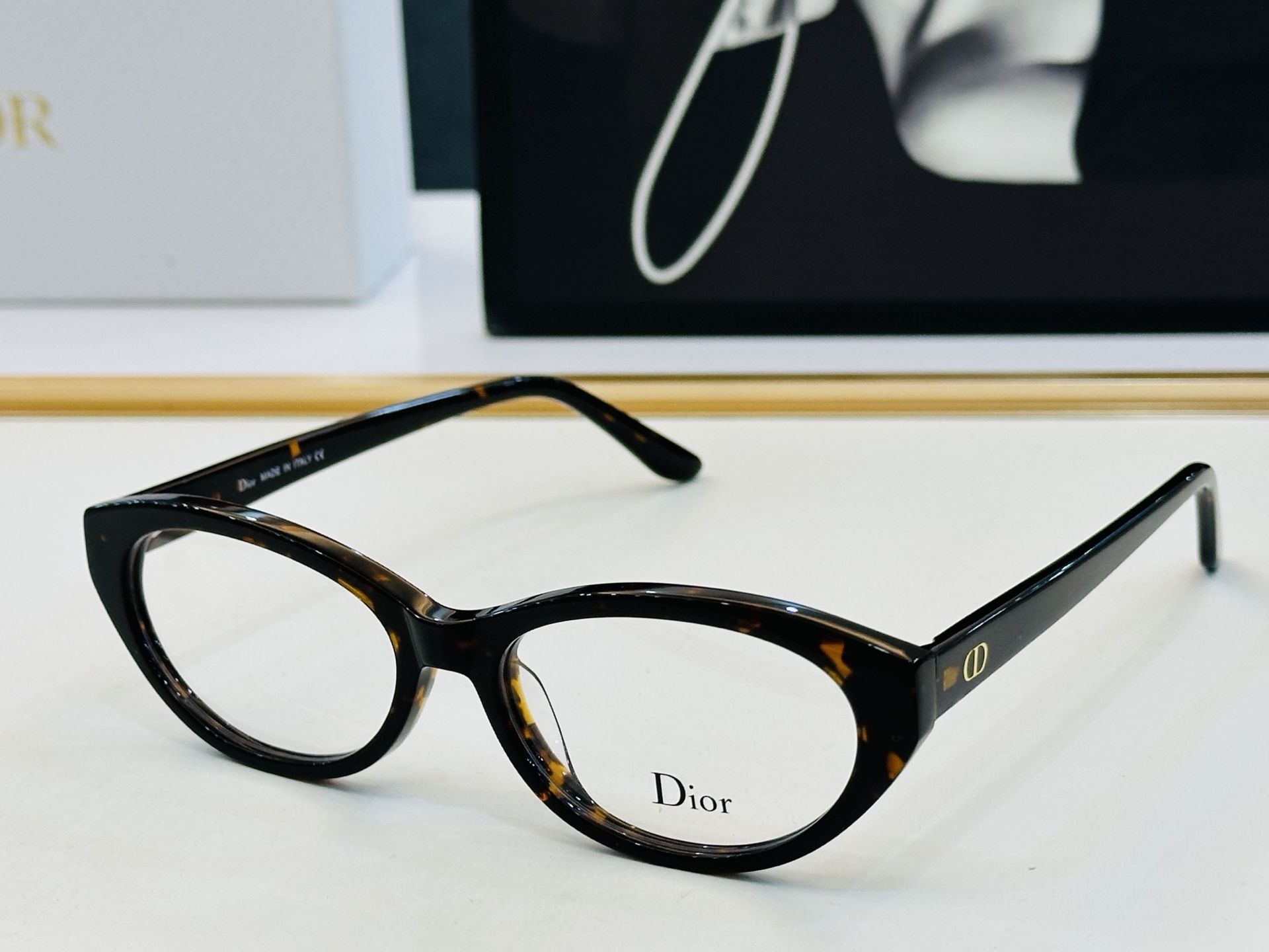 推荐 Dio* 迪家 B11 Size：53口16-145 时尚达人超爱💞 L时尚百搭 配光架