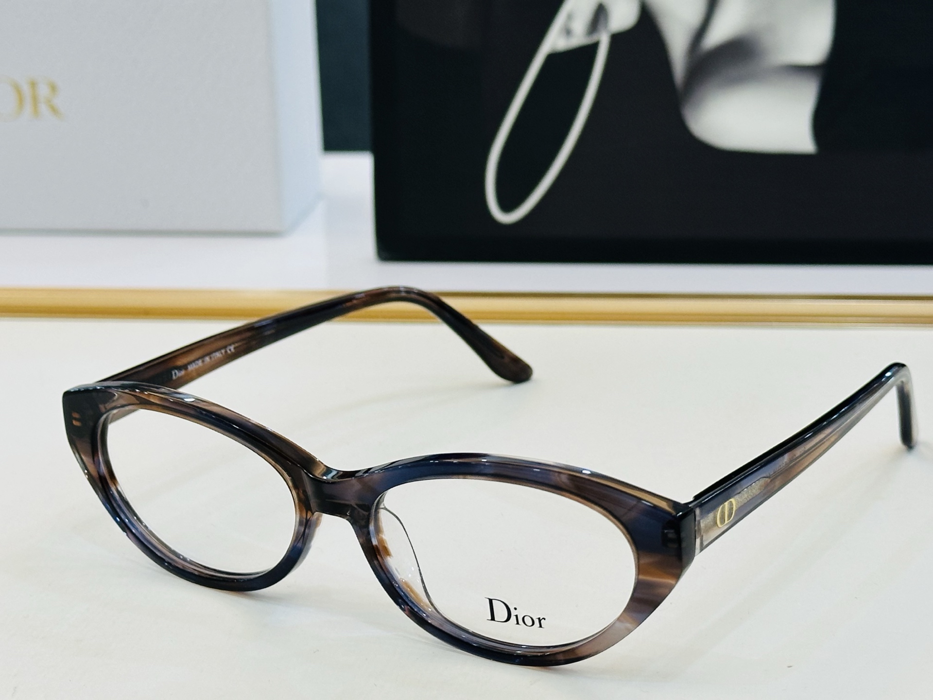 推荐 Dio* 迪家 B11 Size：53口16-145 时尚达人超爱💞 L时尚百搭 配光架