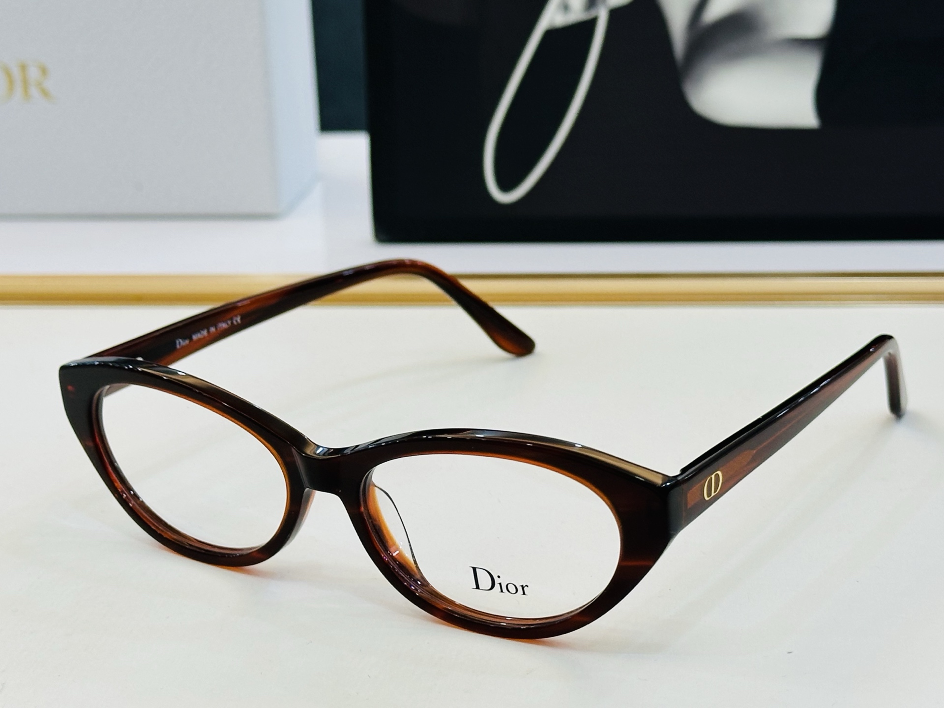 推荐 Dio* 迪家 B11 Size：53口16-145 时尚达人超爱💞 L时尚百搭 配光架