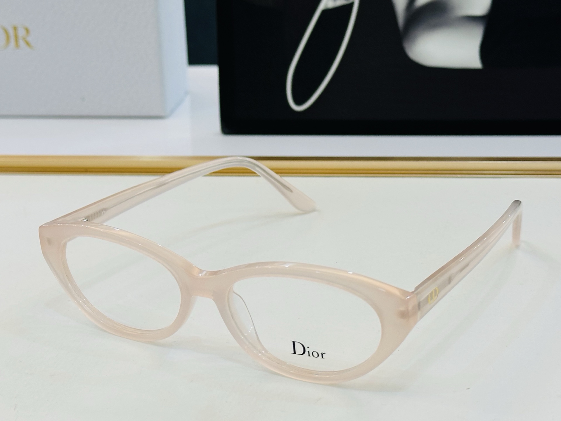 推荐 Dio* 迪家 B11 Size：53口16-145 时尚达人超爱💞 L时尚百搭 配光架