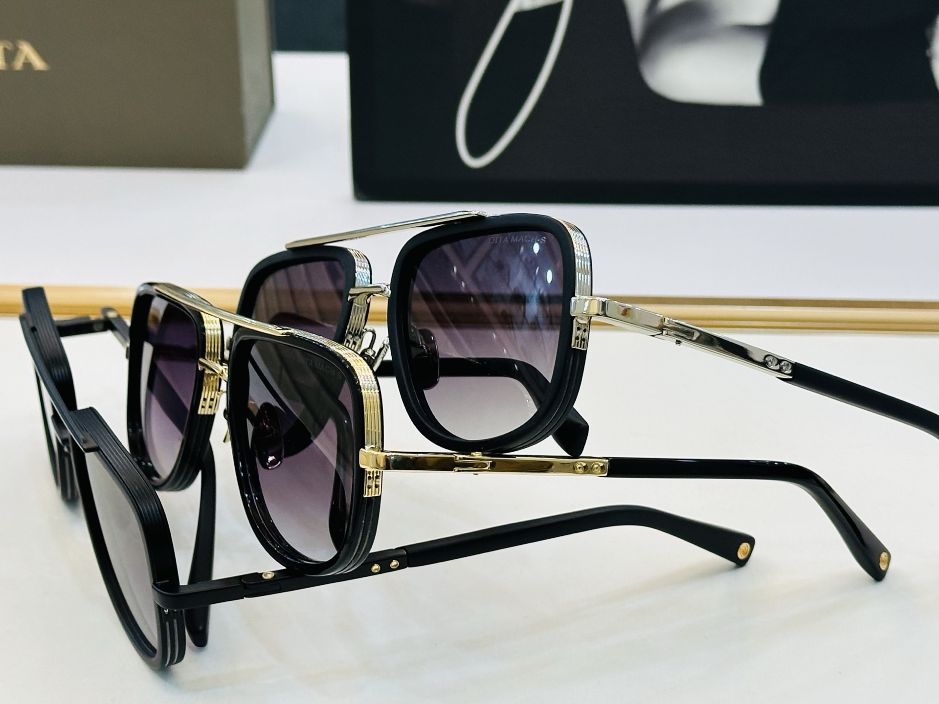 官网款 DlT* 迪塔 Size：54口21-147 意大利最新原单货 [得意][得意]男款太阳镜大气 