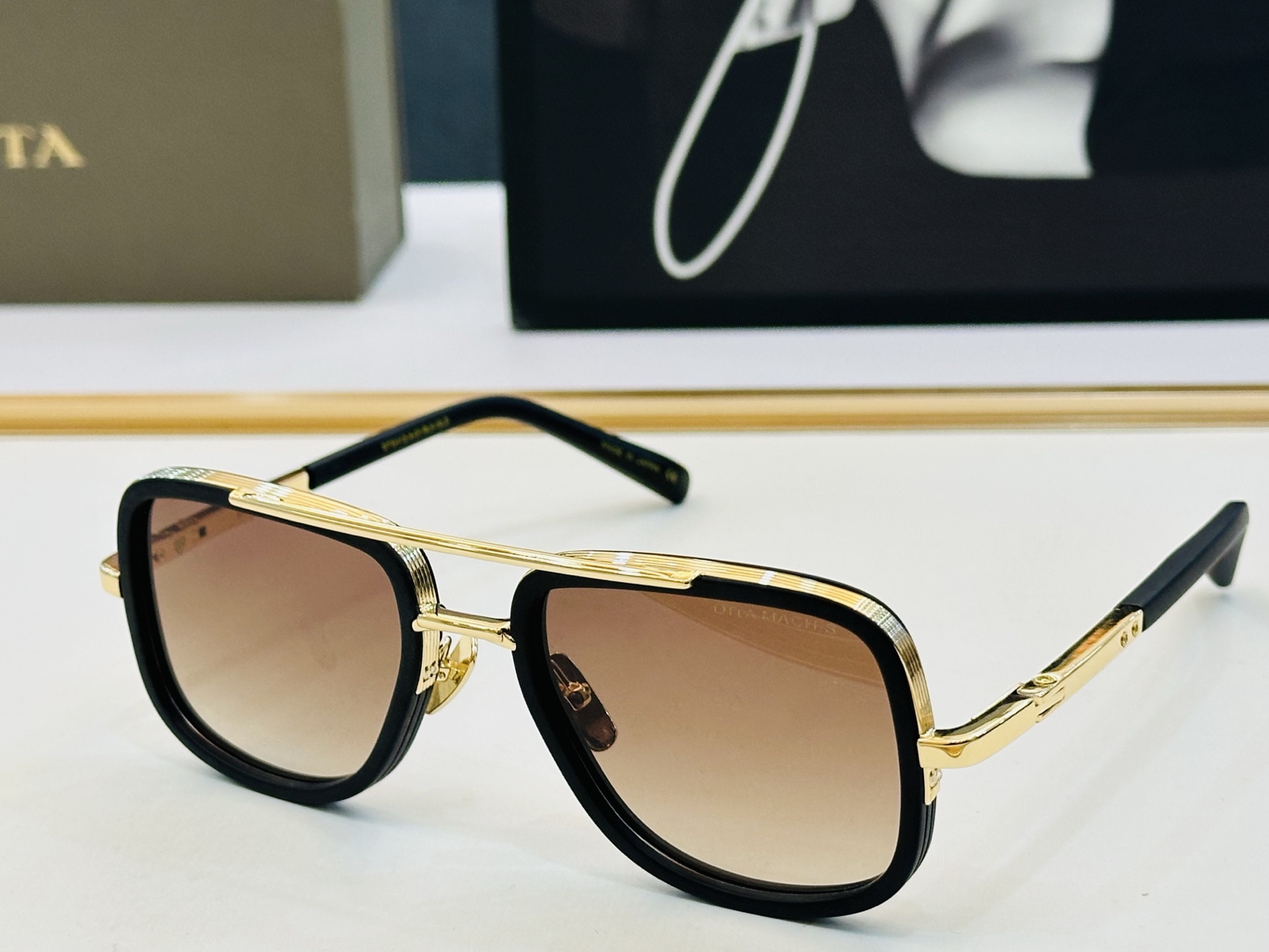 官网款 DlT* 迪塔 Size：54口21-147 意大利最新原单货 [得意][得意]男款太阳镜大气 