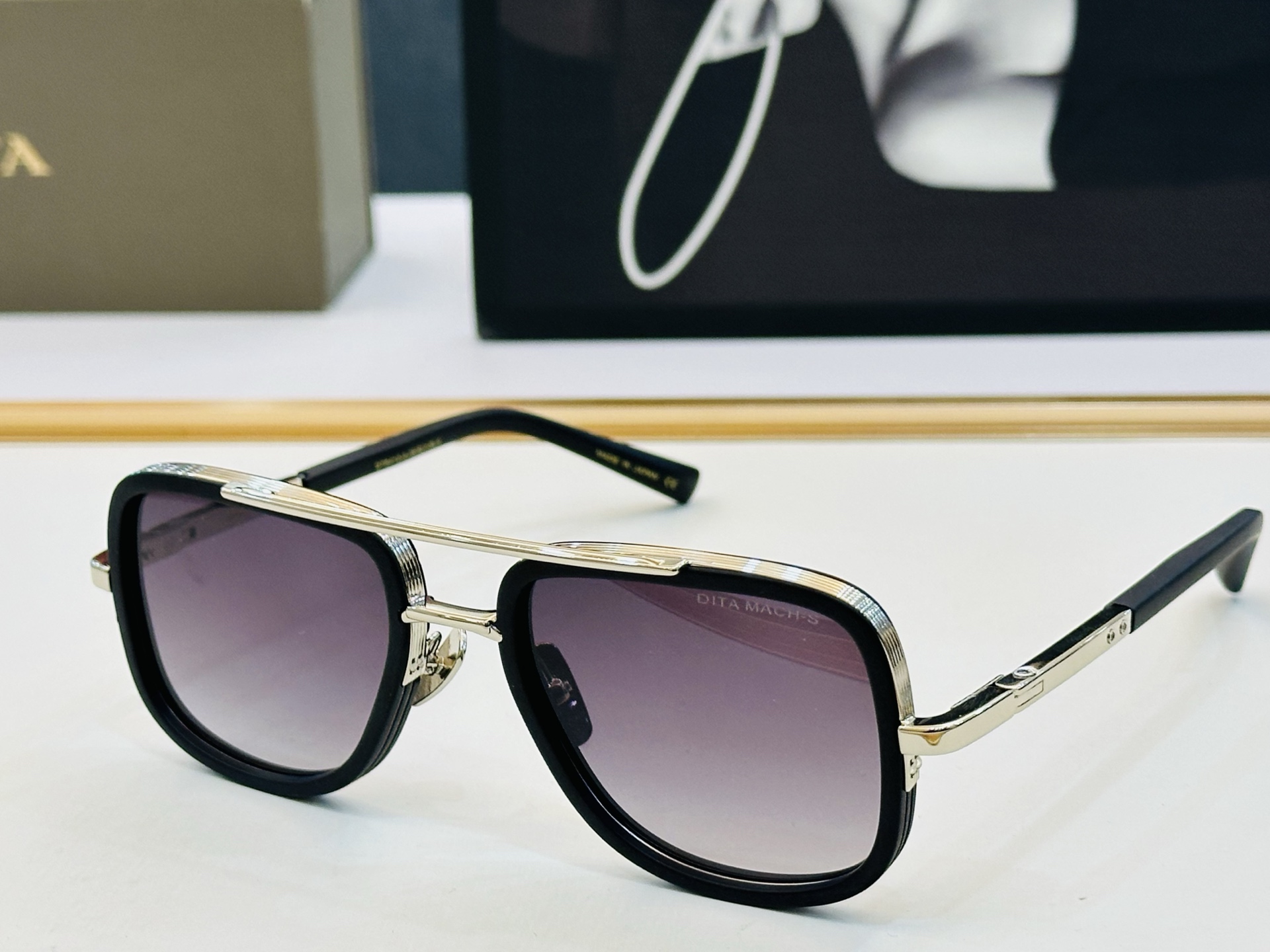 官网款 DlT* 迪塔 Size：54口21-147 意大利最新原单货 [得意][得意]男款太阳镜大气 