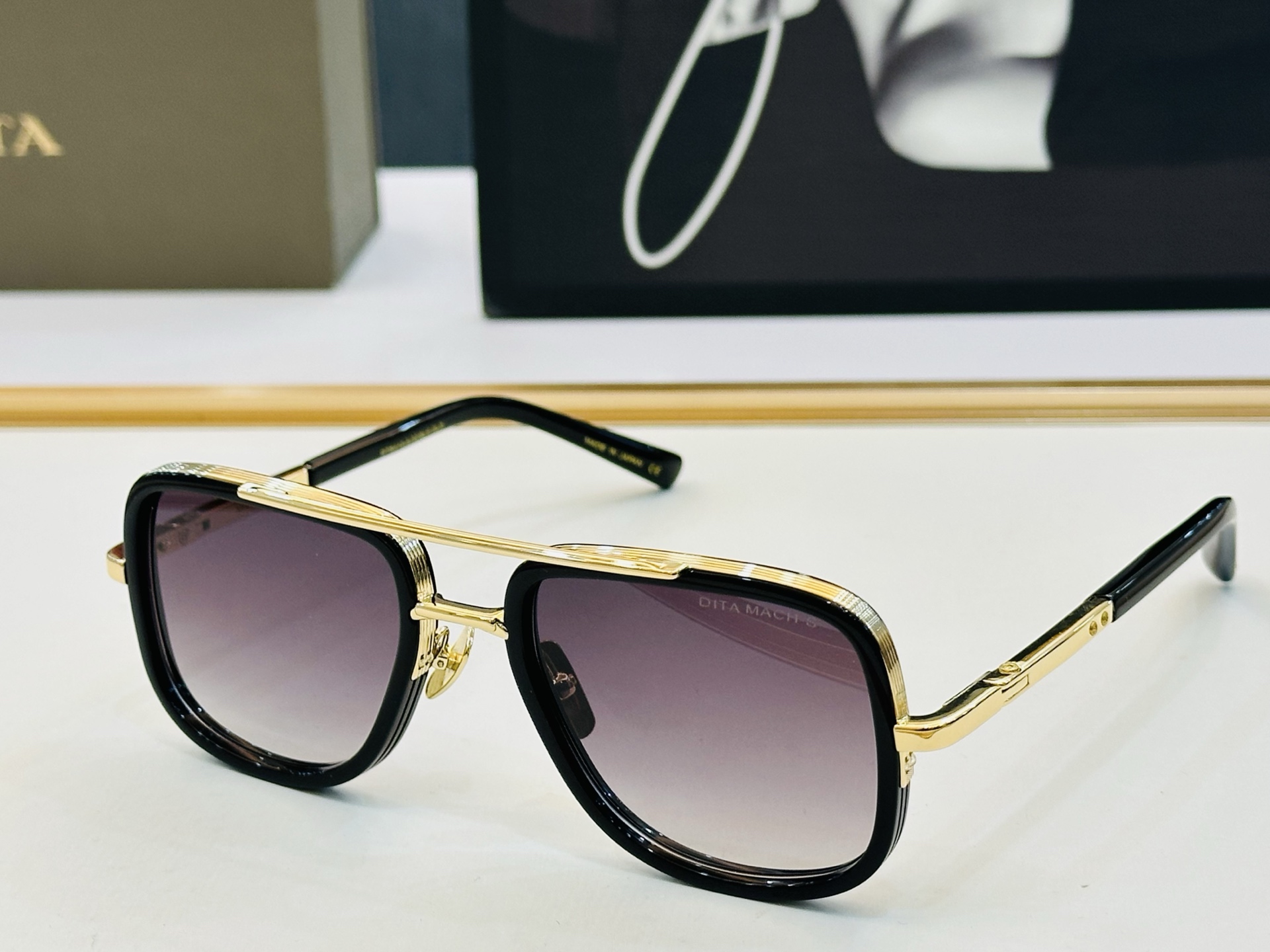官网款 DlT* 迪塔 Size：54口21-147 意大利最新原单货 [得意][得意]男款太阳镜大气 