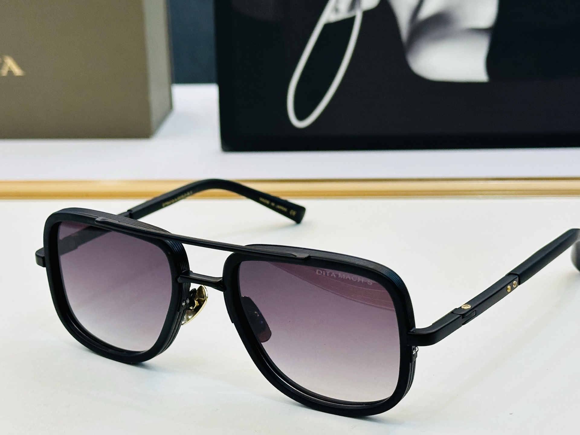 官网款 DlT* 迪塔 Size：54口21-147 意大利最新原单货 [得意][得意]男款太阳镜大气 