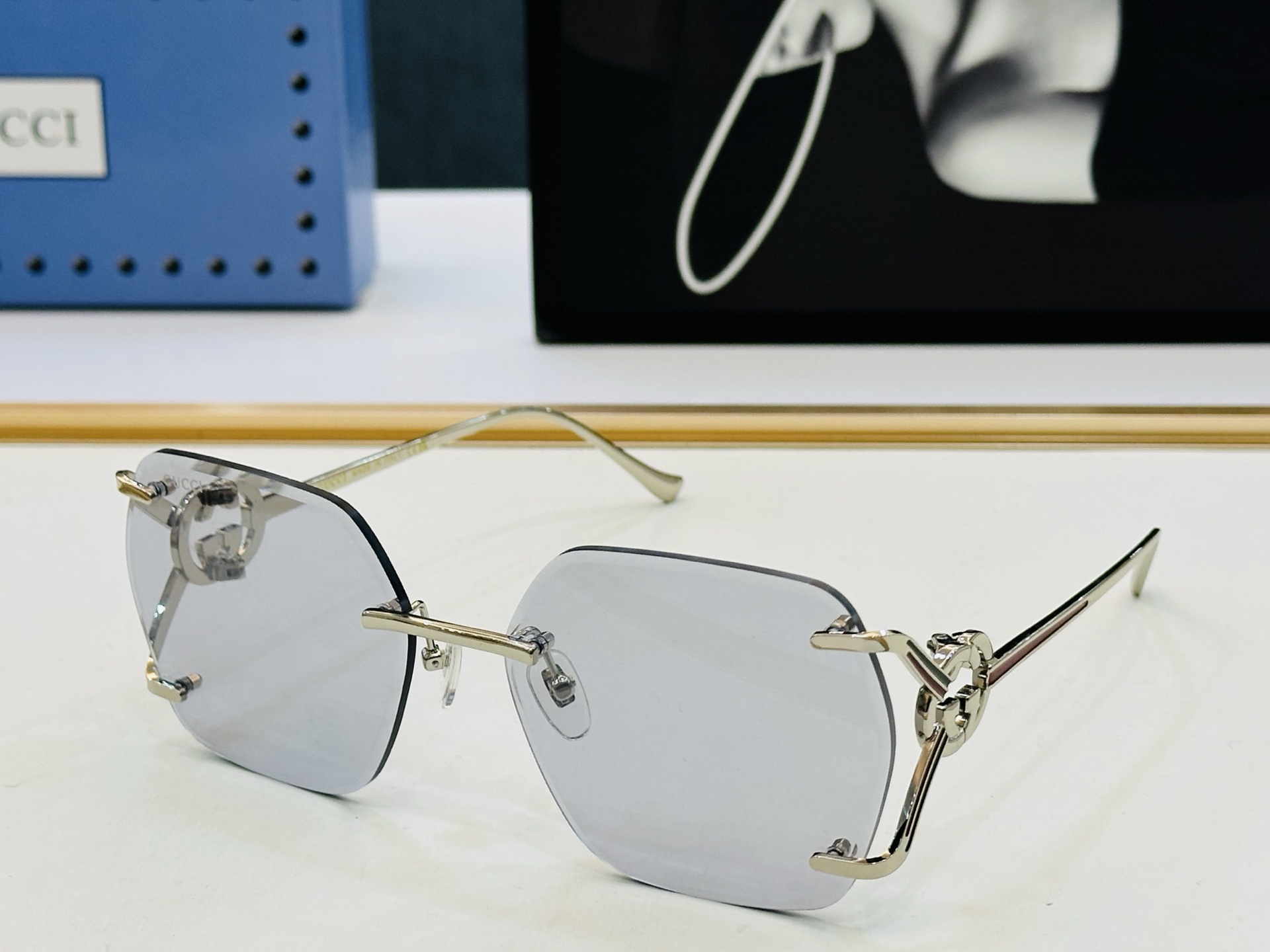 GUCC* 古家 GG1668 🐝🐝系列 Size：62口18-132 🍁🍁K 超绝品质 太阳镜 。