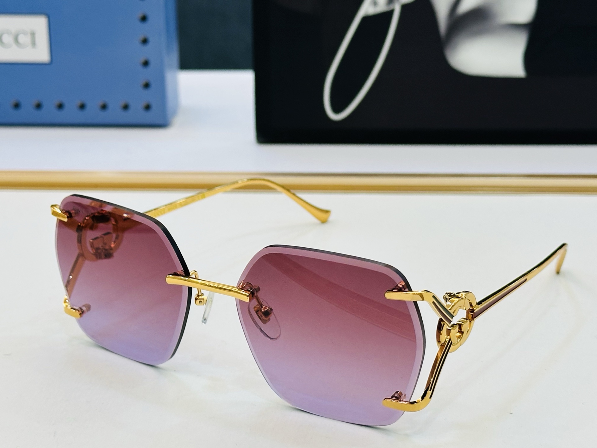 GUCC* 古家 GG1668 🐝🐝系列 Size：62口18-132 🍁🍁K 超绝品质 太阳镜 。