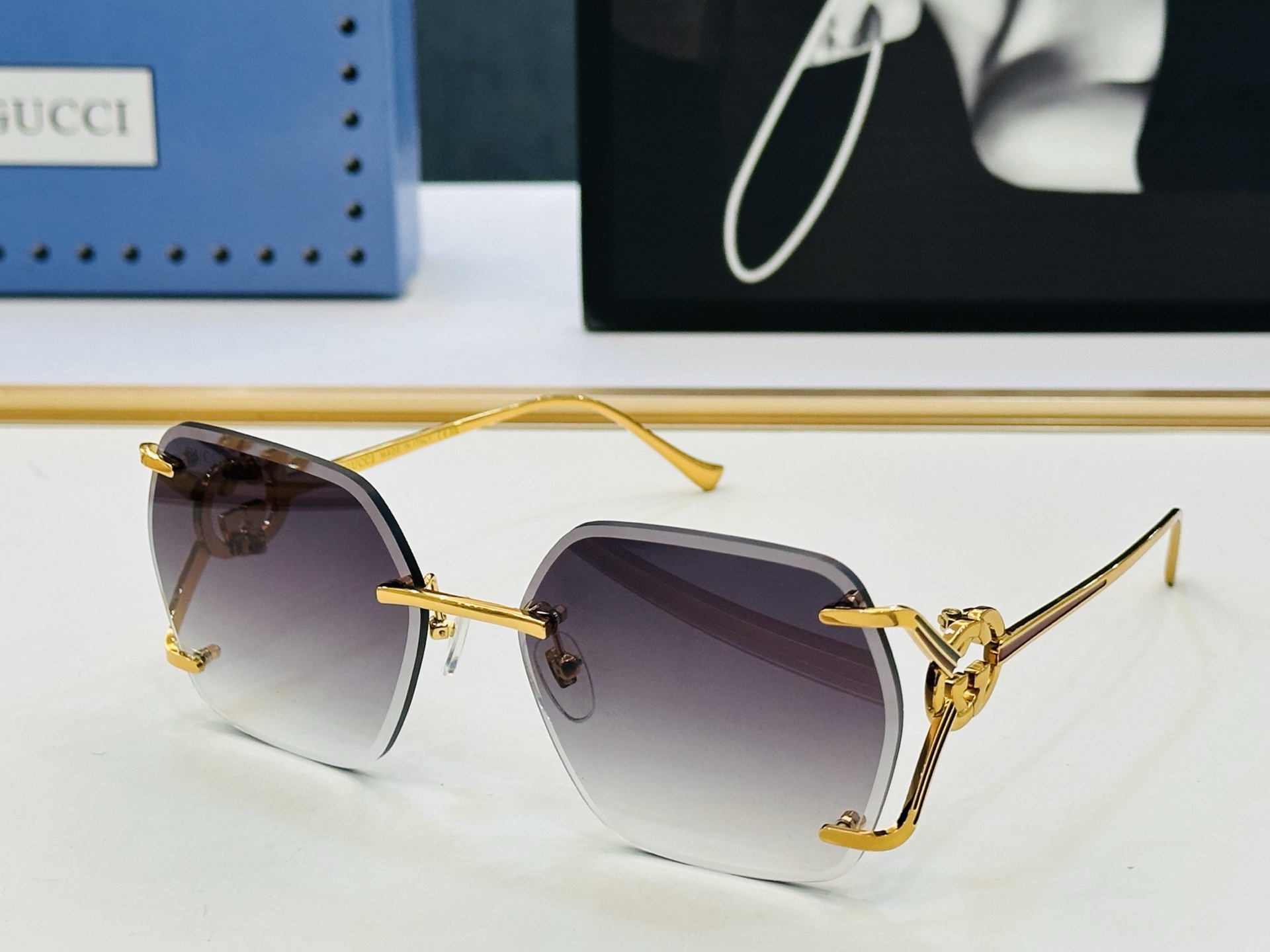 GUCC* 古家 GG1668 🐝🐝系列 Size：62口18-132 🍁🍁K 超绝品质 太阳镜 。