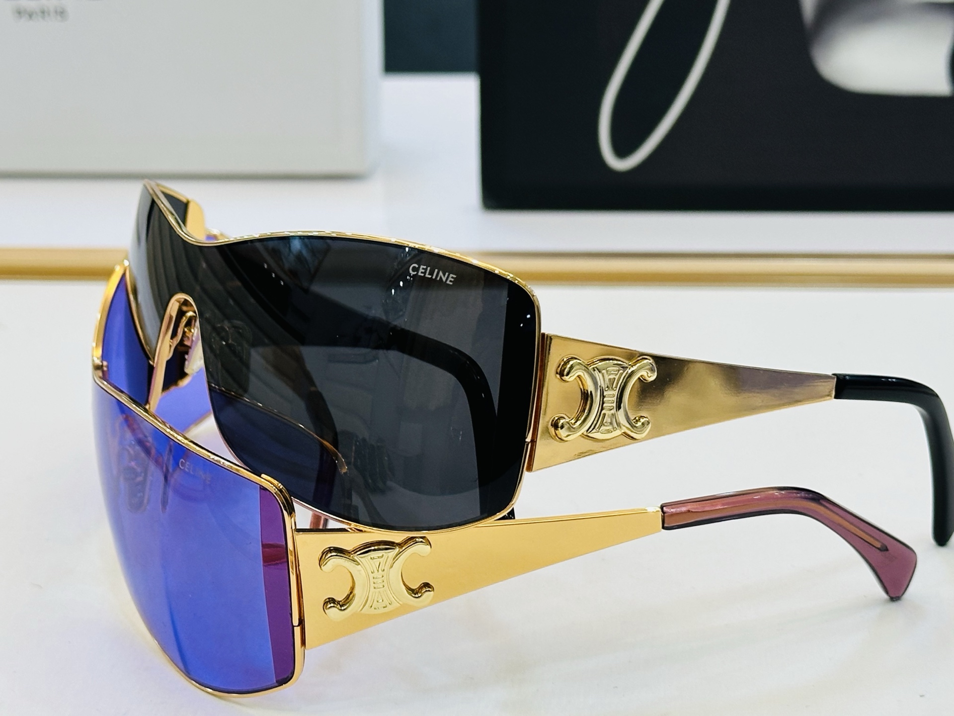 【CELINE】赛琳 CL42103U Size：142口0-130 一直热销的款式 欧美风 光泽度好 