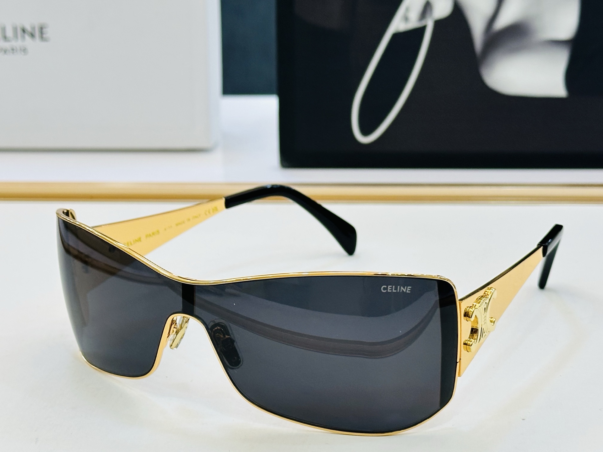 【CELINE】赛琳 CL42103U Size：142口0-130 一直热销的款式 欧美风 光泽度好 