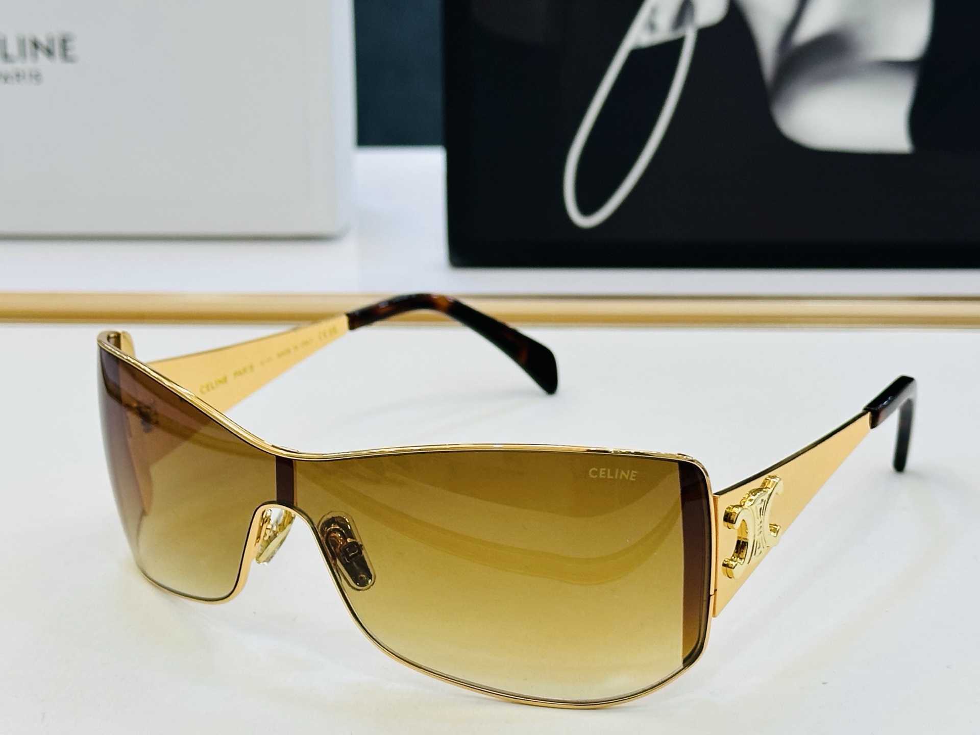【CELINE】赛琳 CL42103U Size：142口0-130 一直热销的款式 欧美风 光泽度好 