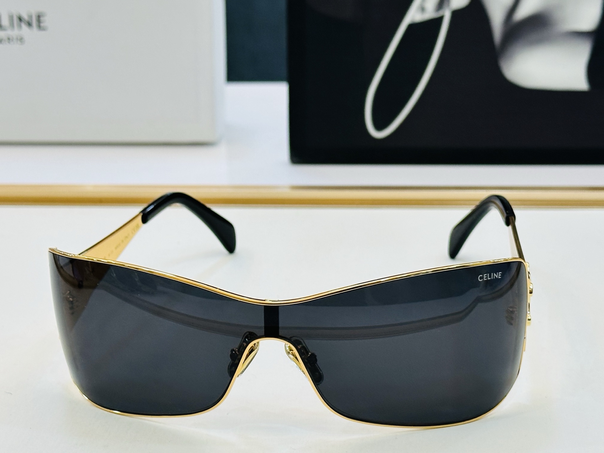 【CELINE】赛琳 CL42103U Size：142口0-130 一直热销的款式 欧美风 光泽度好 