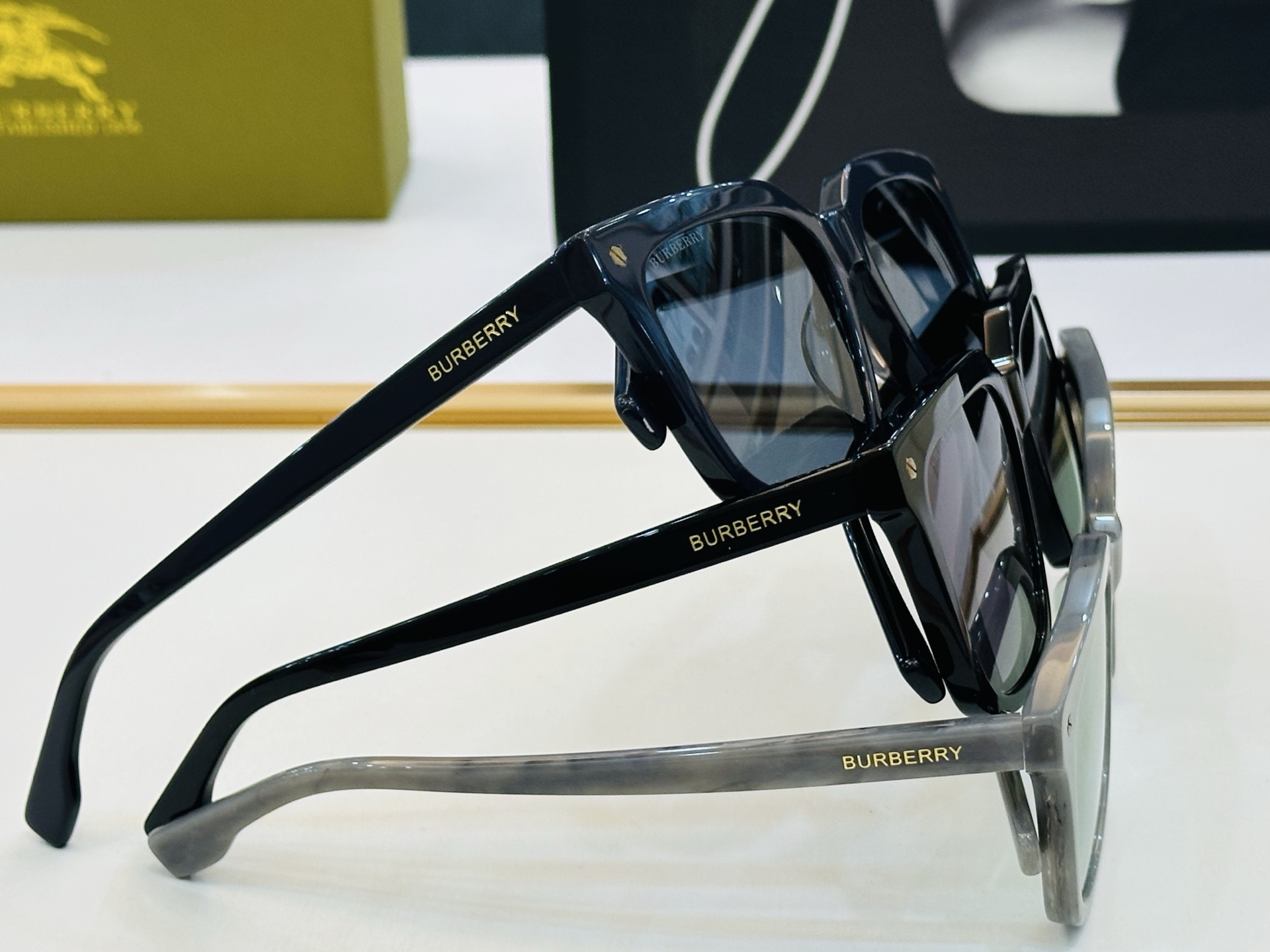 高品质✨BURBERR*✨ 巴家 BE4337 Size：56口19-145 女款太阳眼镜[得意 [愉快