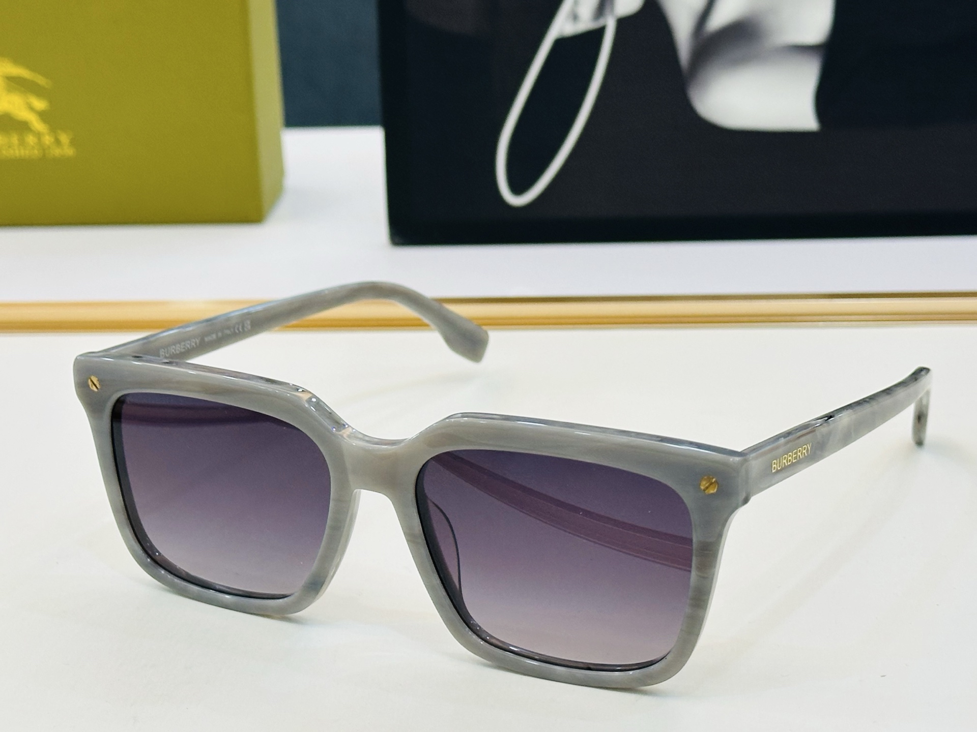 高品质✨BURBERR*✨ 巴家 BE4337 Size：56口19-145 女款太阳眼镜[得意 [愉快