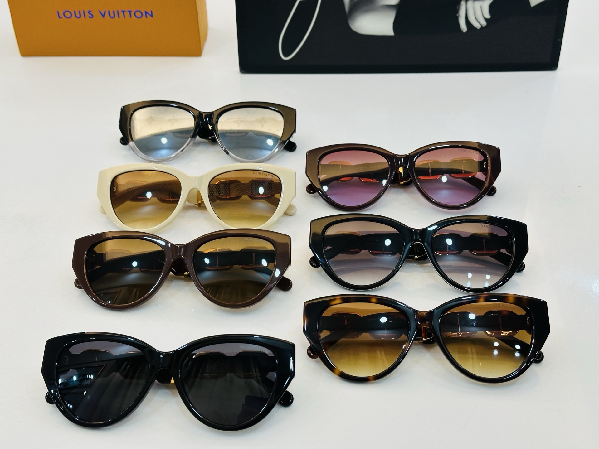 路易家 LOUIS *VUITON 原单高品质 Model: Z2640U 高端货 Size：55口18