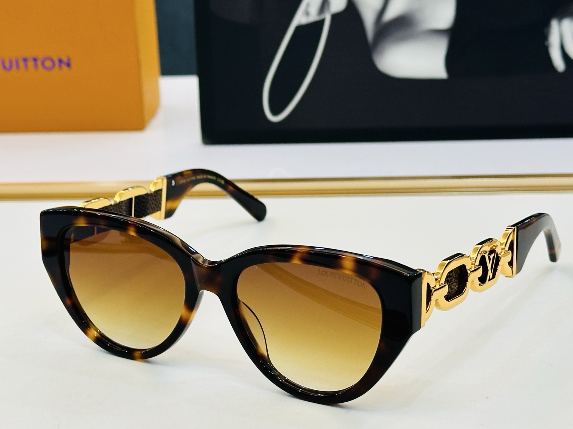 路易家 LOUIS *VUITON 原单高品质 Model: Z2640U 高端货 Size：55口18