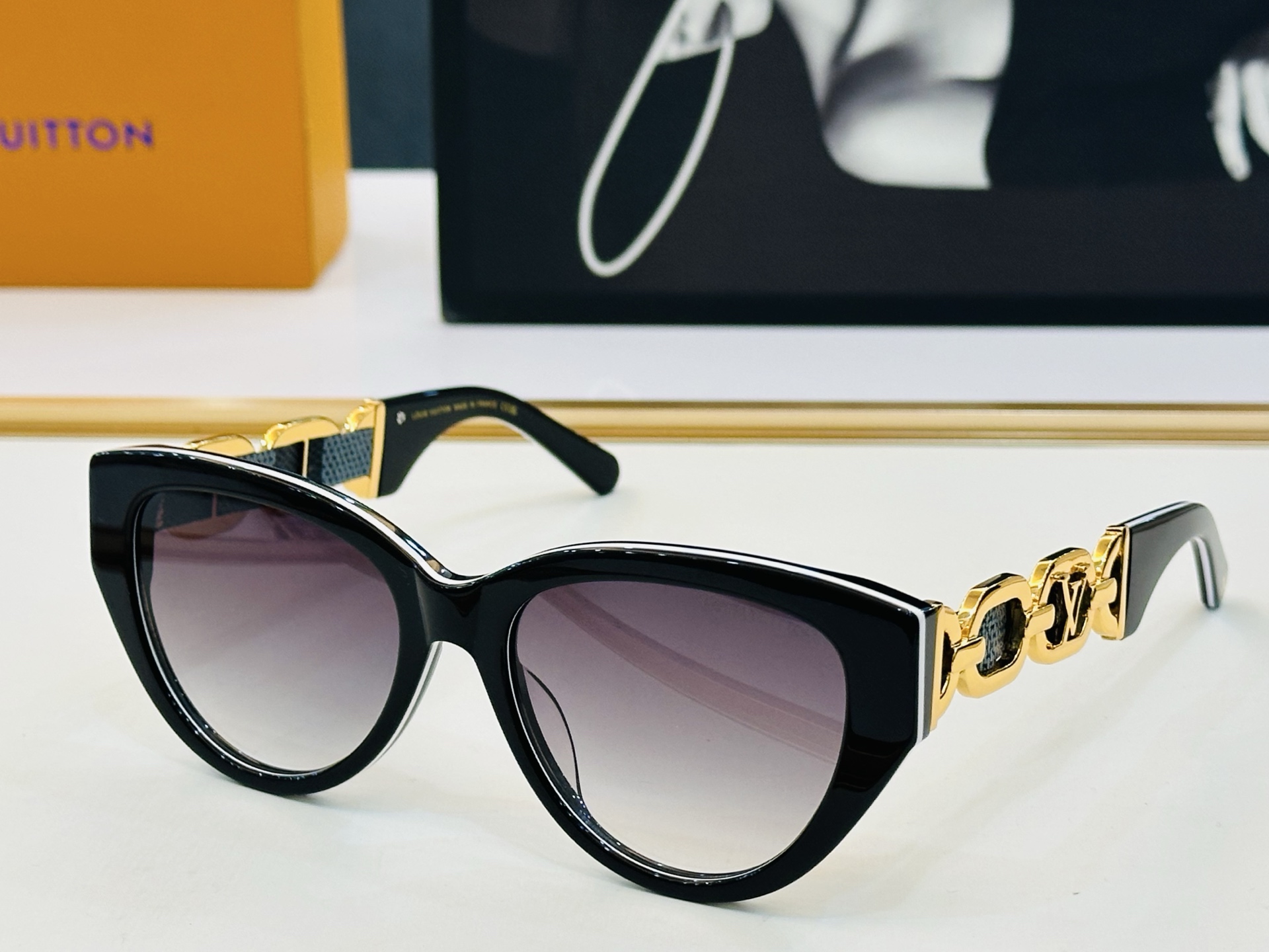 路易家 LOUIS *VUITON 原单高品质 Model: Z2640U 高端货 Size：55口18