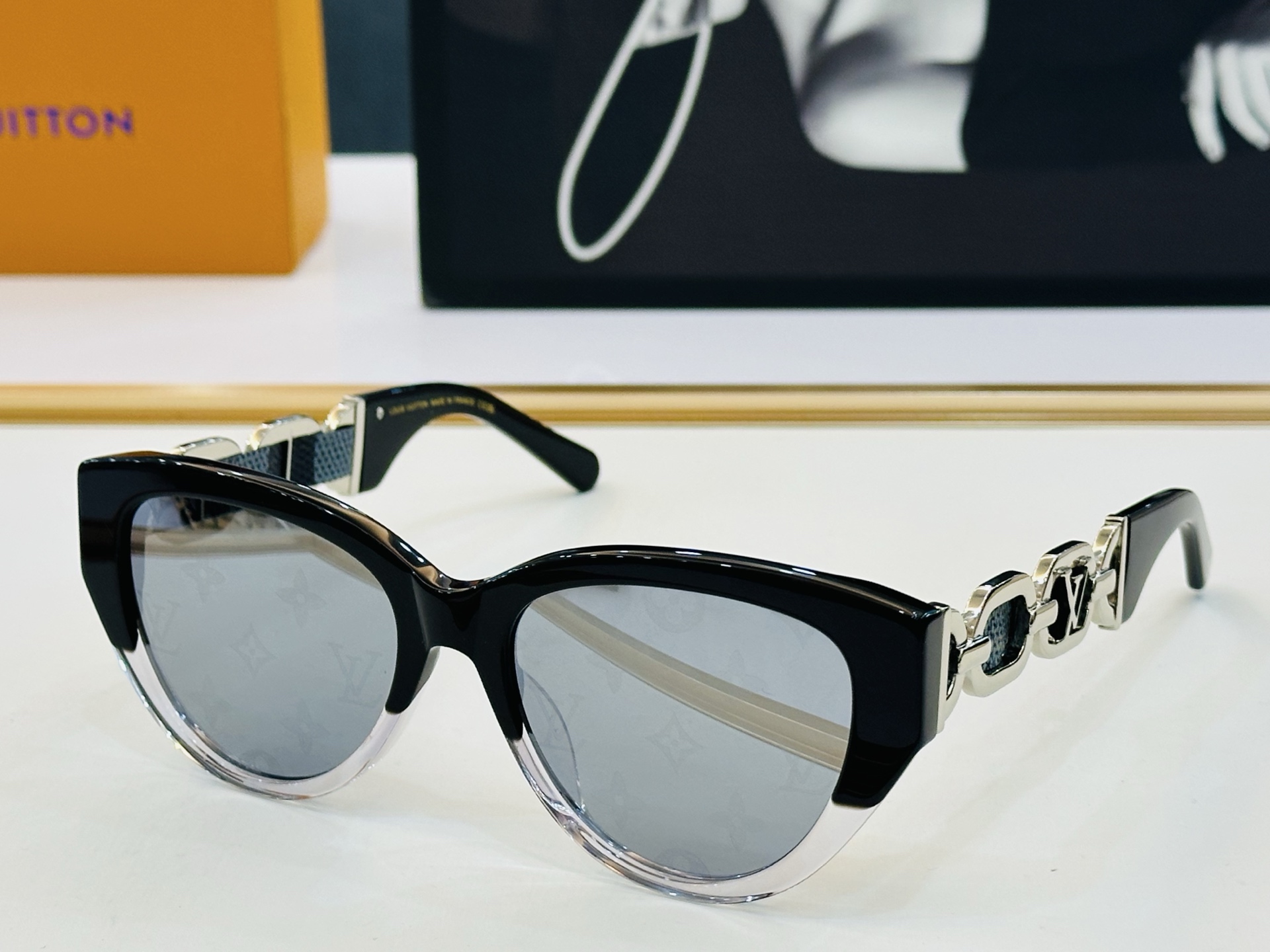 路易家 LOUIS *VUITON 原单高品质 Model: Z2640U 高端货 Size：55口18