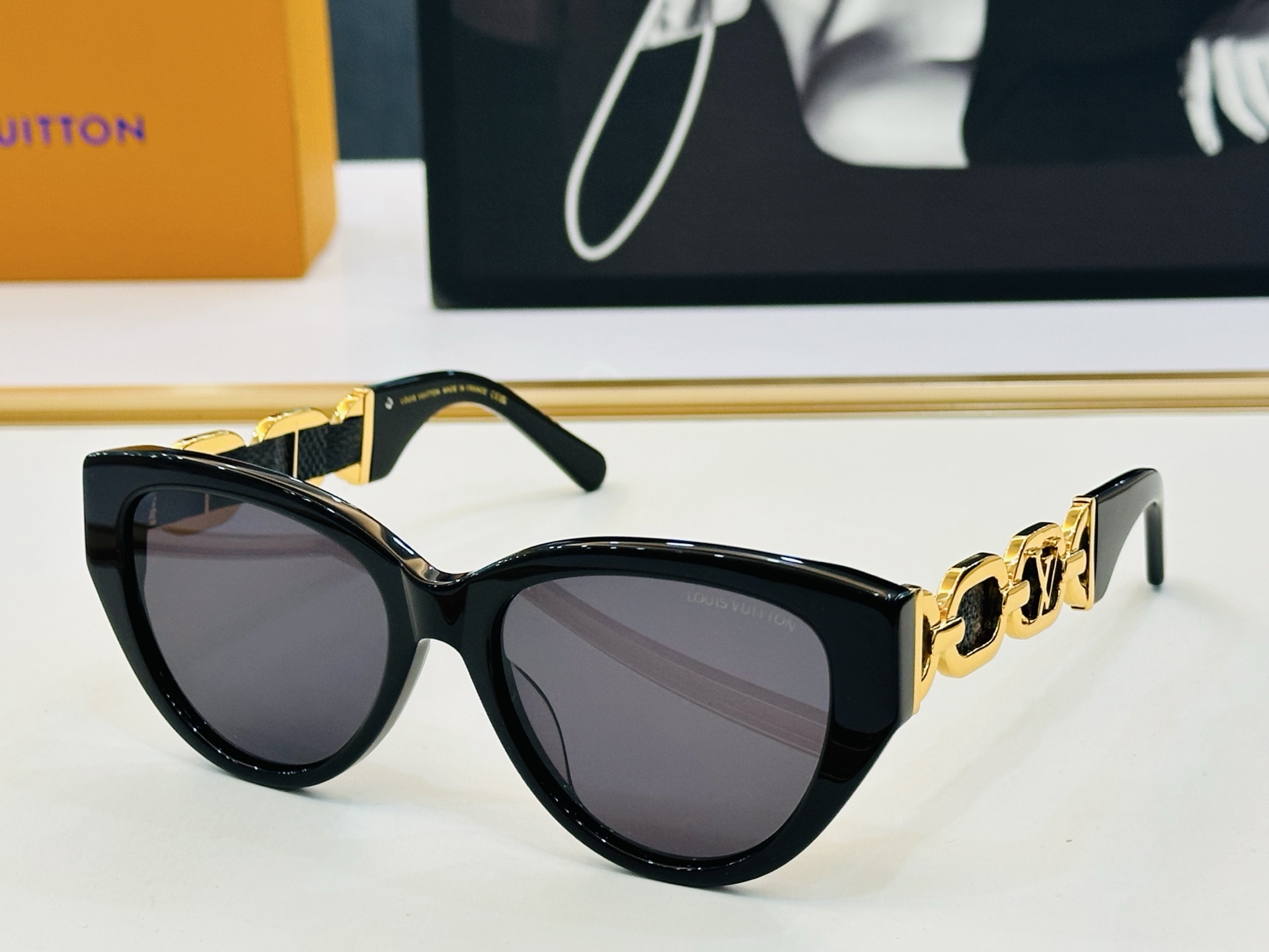 路易家 LOUIS *VUITON 原单高品质 Model: Z2640U 高端货 Size：55口18