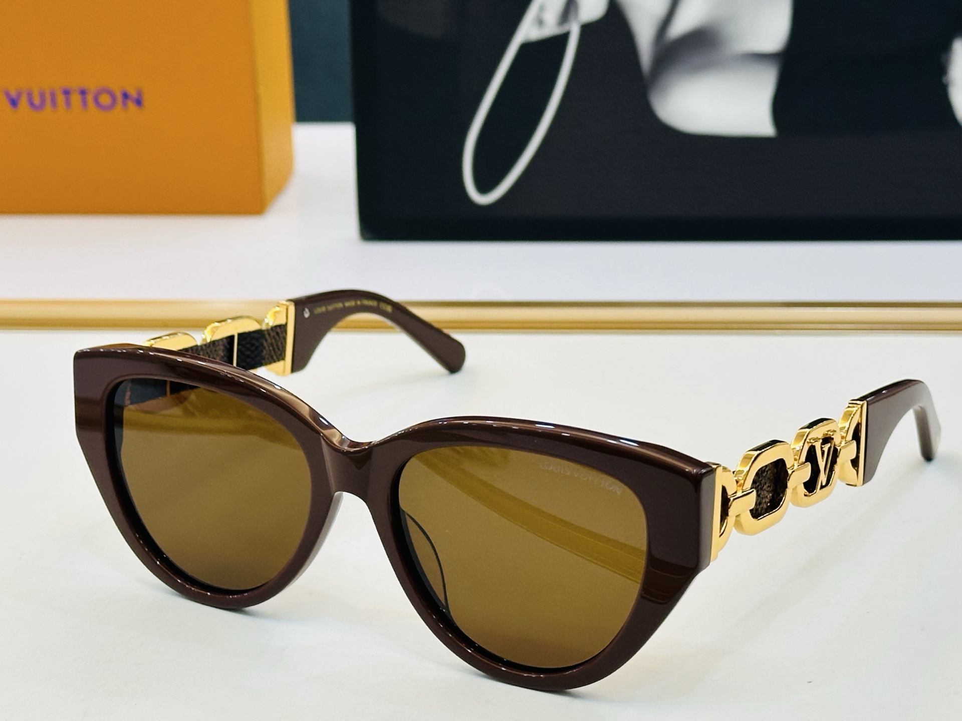 路易家 LOUIS *VUITON 原单高品质 Model: Z2640U 高端货 Size：55口18