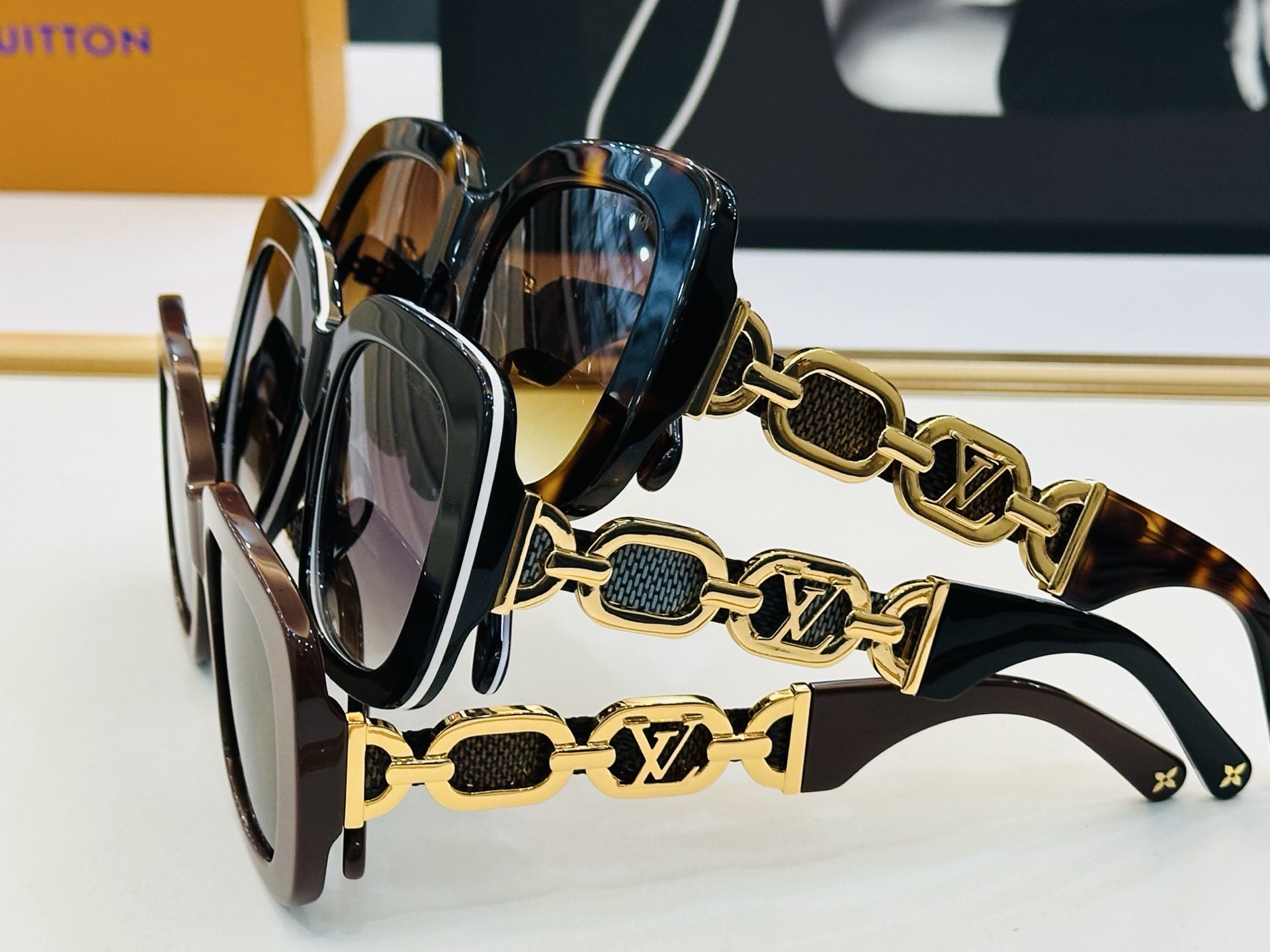 路易家 LOUIS *VUITON 原单高品质 Model: Z2861U 高端货 Size：53口22