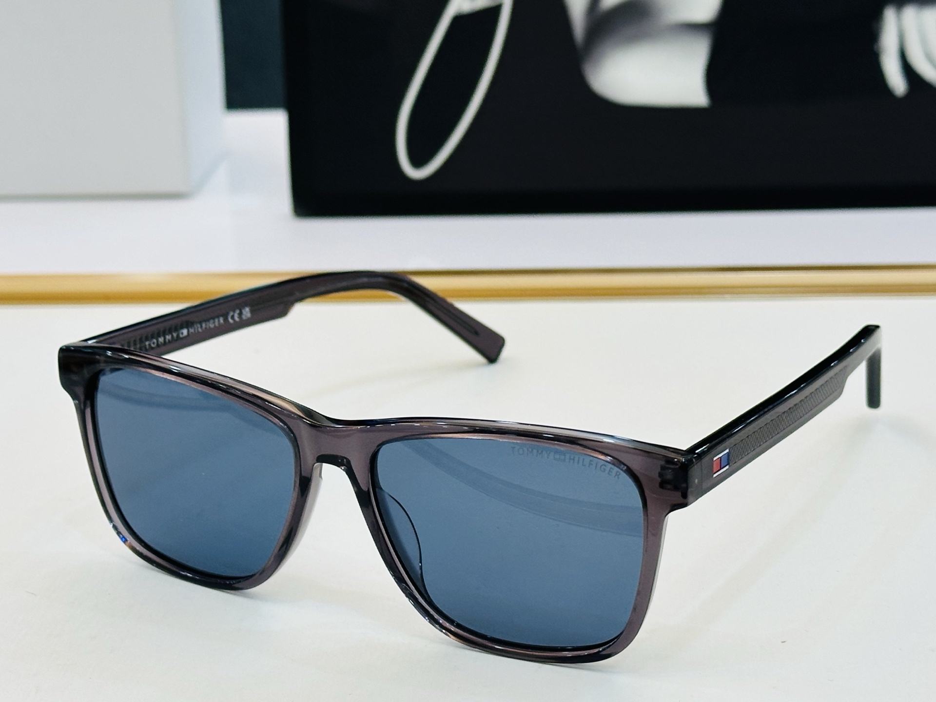 官网同步发售TOMMY HILFIGER 板材框 TH2203/S SIZE：55口16-145 L简单
