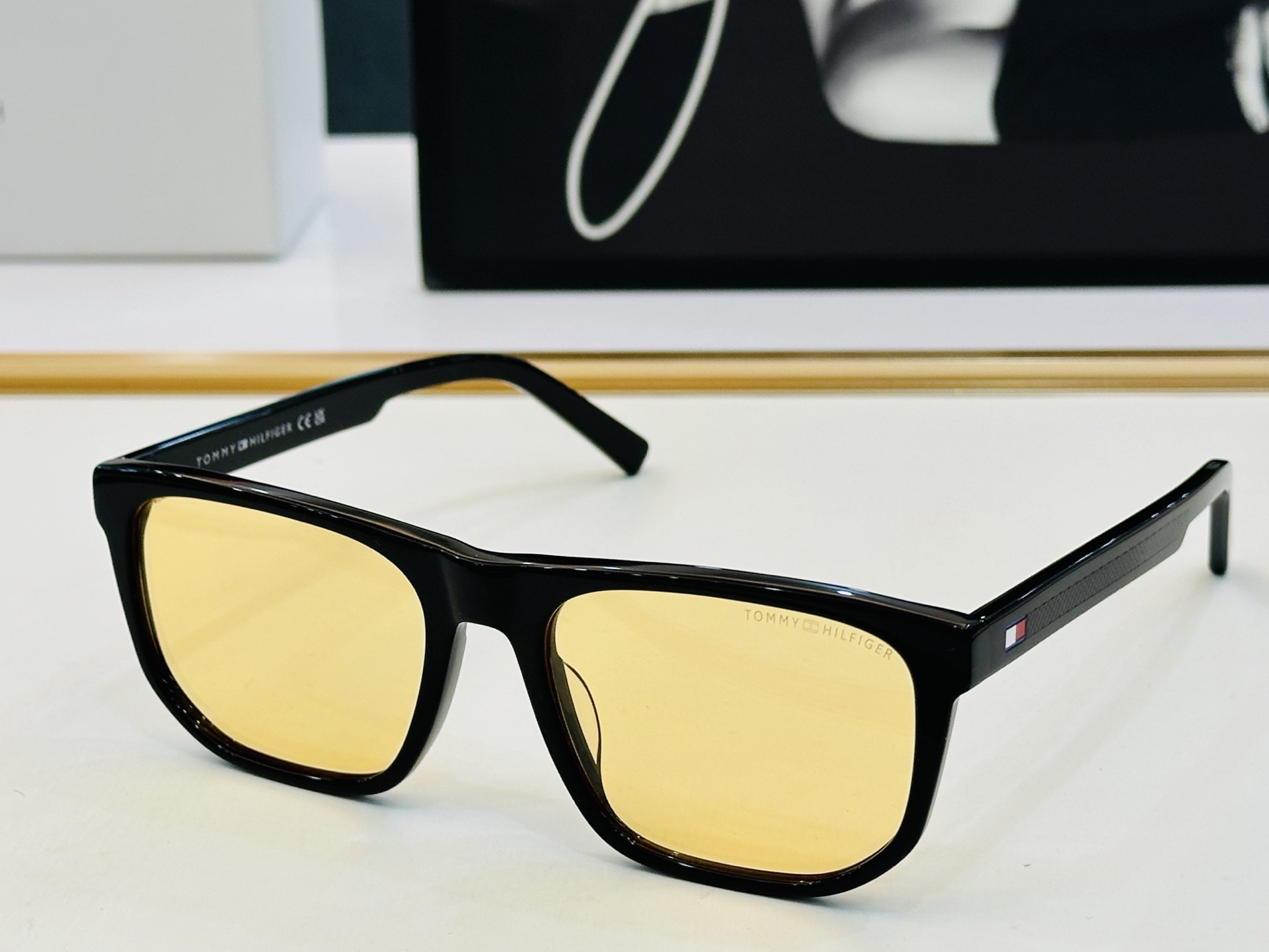 官网同步发售TOMMY HILFIGER 板材框 TH2200/S SIZE：55口19-145 L简单