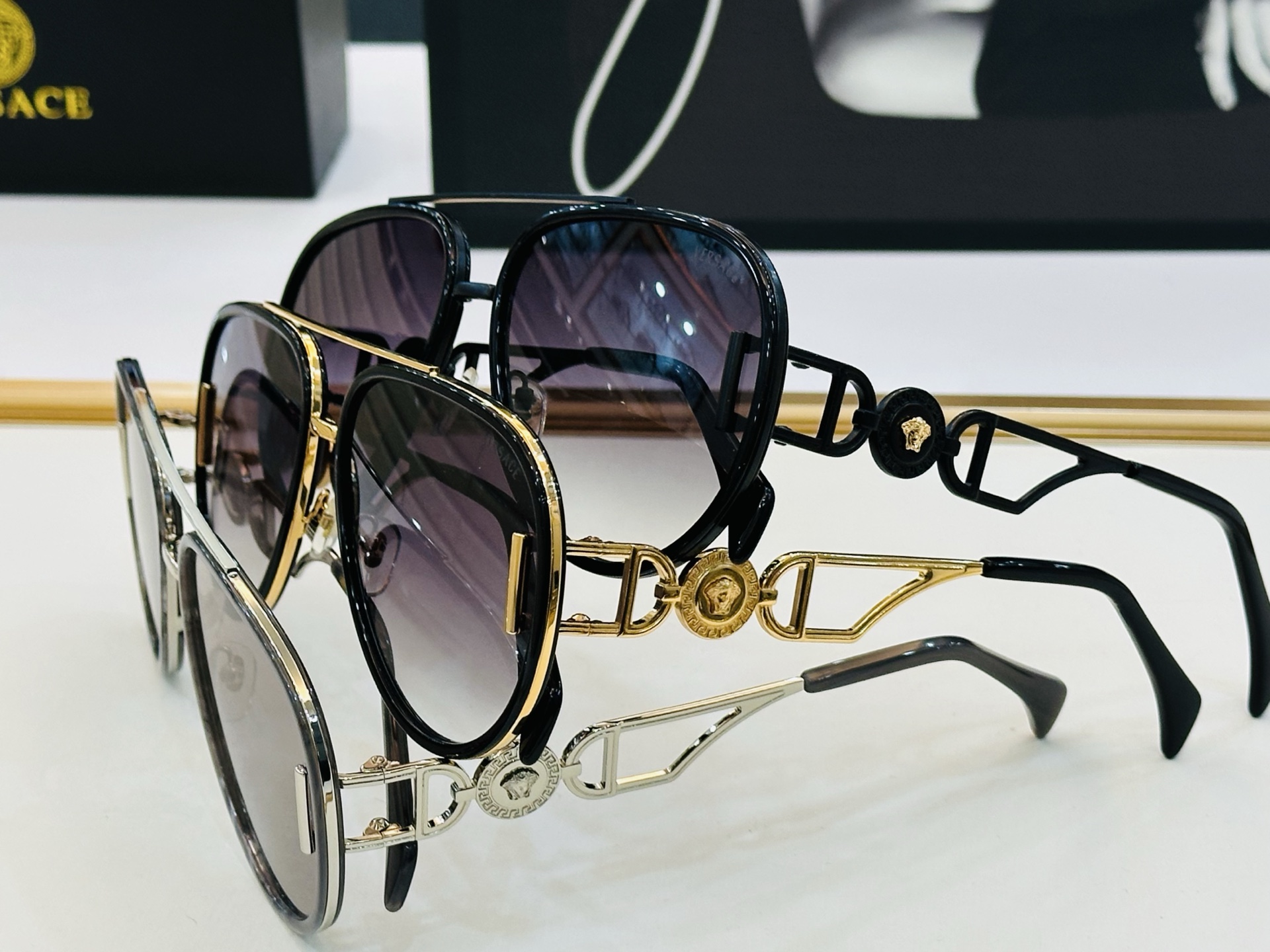 ❤️❤️范思家 VERSACE✨✨✨MODEL：VE6826 Size：64口17-145 ✨J有范