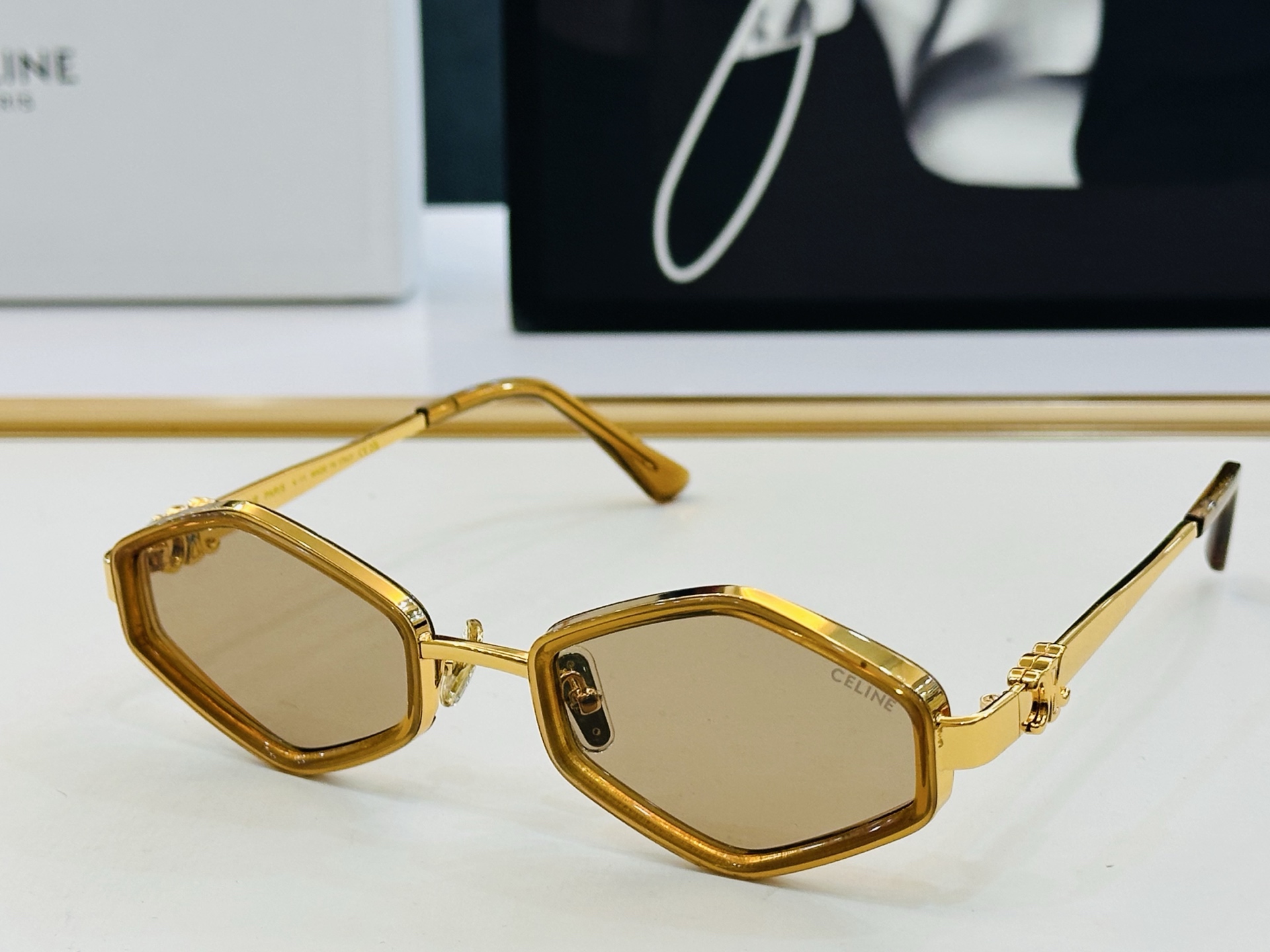 【CELINE】赛琳 CL42136U Size：54口23-143 一直热销的款式，欧美风 光泽度好 