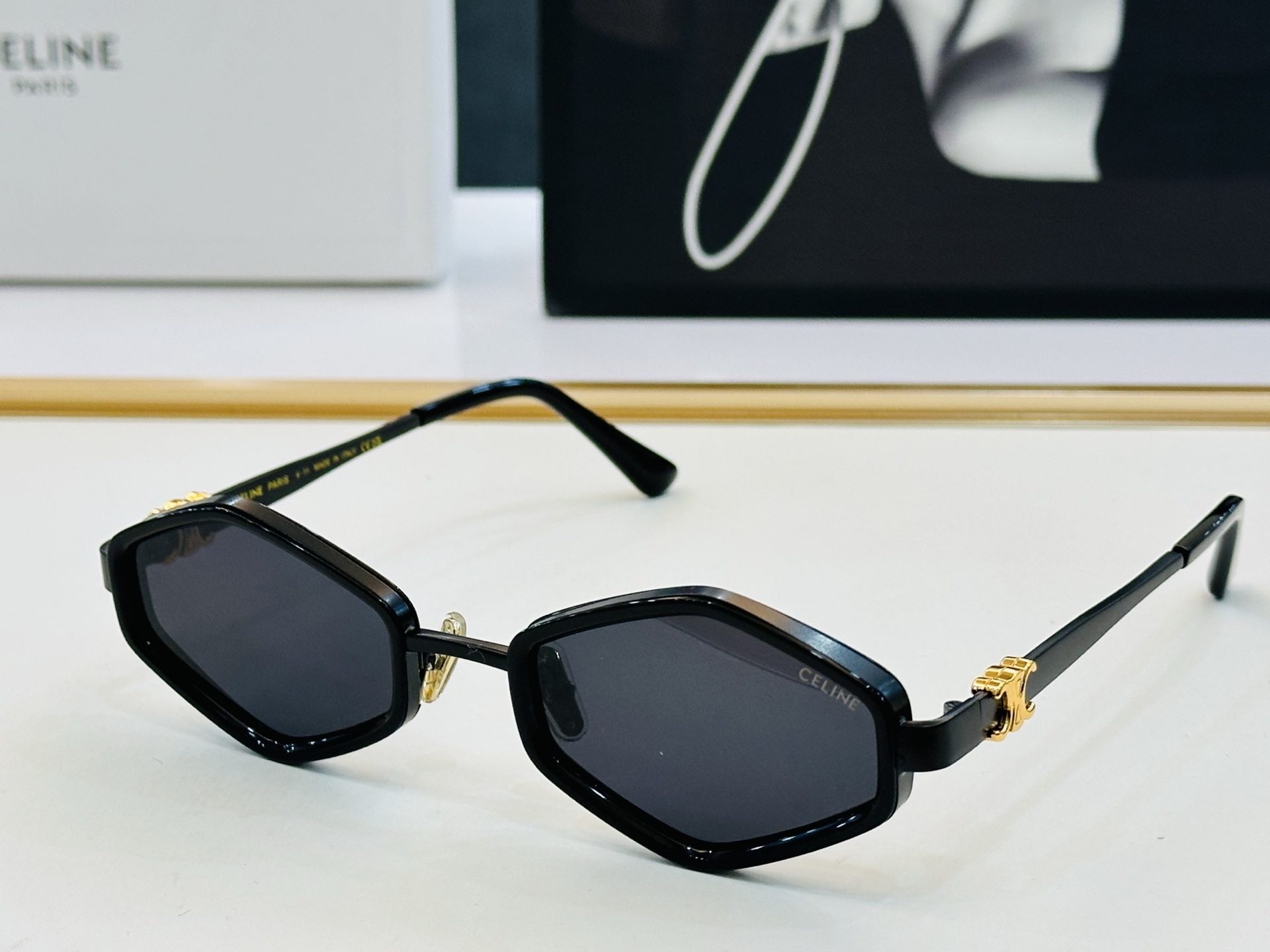 【CELINE】赛琳 CL42136U Size：54口23-143 一直热销的款式，欧美风 光泽度好 