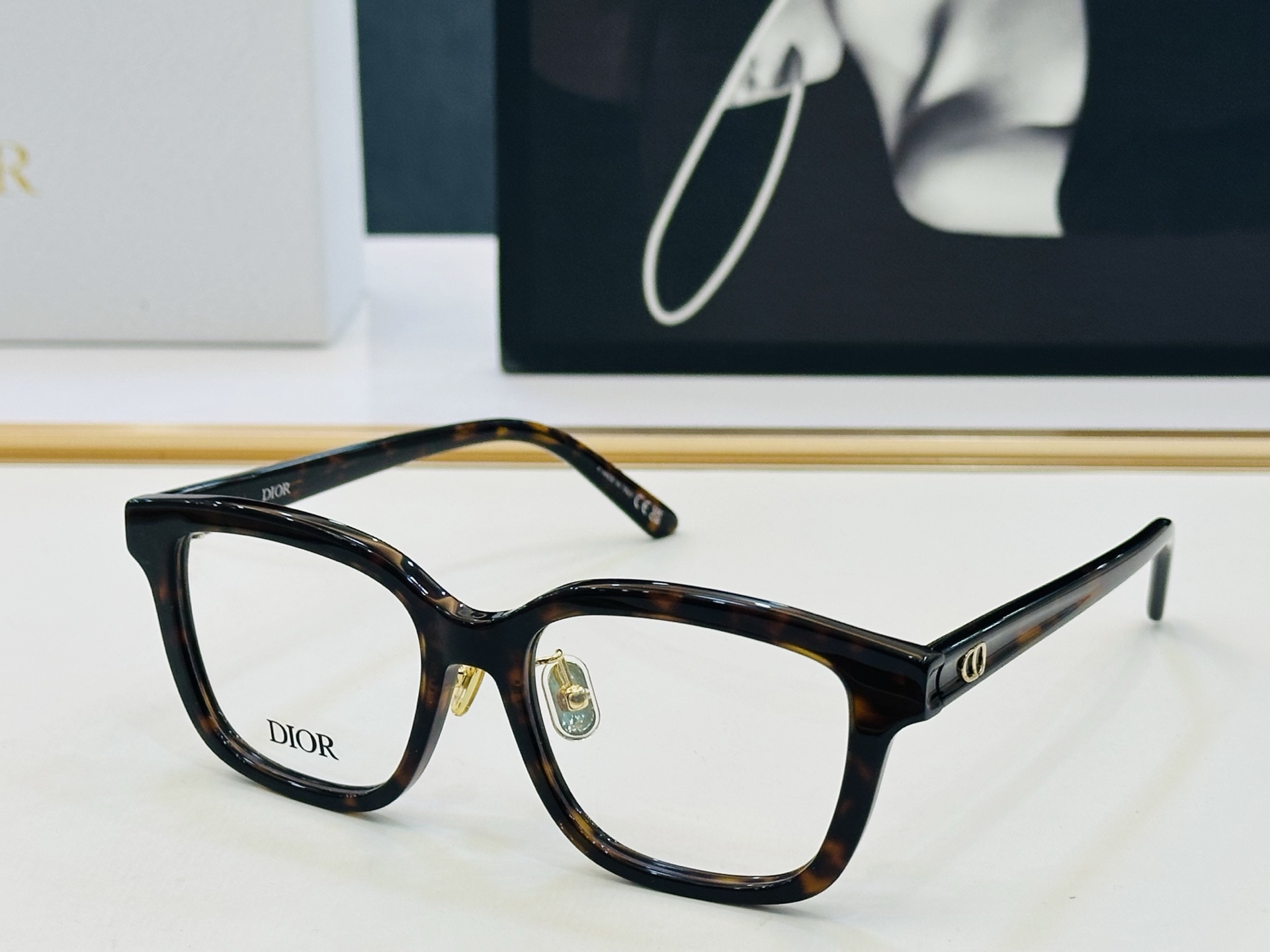 推荐 Dio* 迪家 S1F Size：51口17-145 时尚达人超爱💞 B时尚百搭 配光架