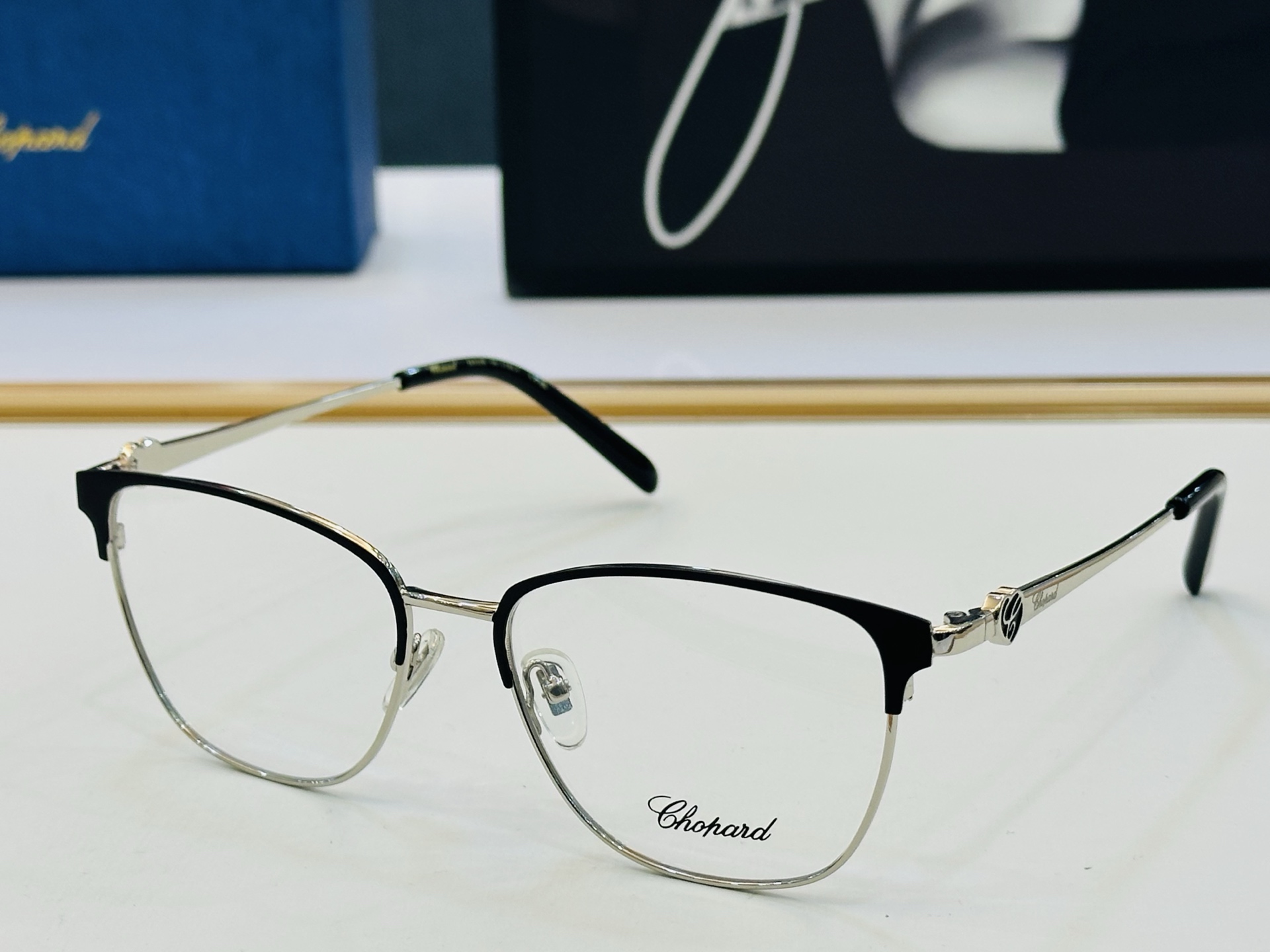 原版 ChoPard肖邦 MODEL: SCHG967 Size：56口17-140 以现代时尚的设计风