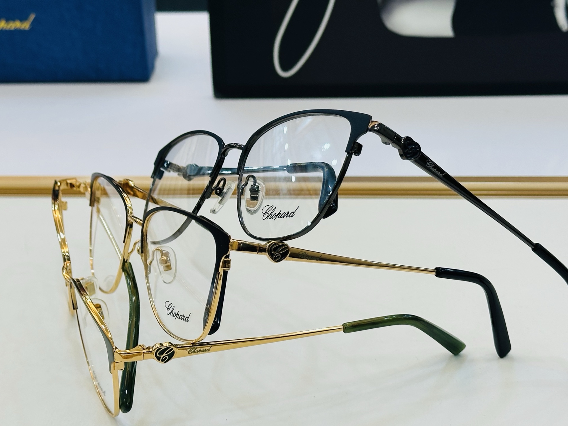 原版 ChoPard肖邦 MODEL: SCHG967 Size：56口17-140 以现代时尚的设计风