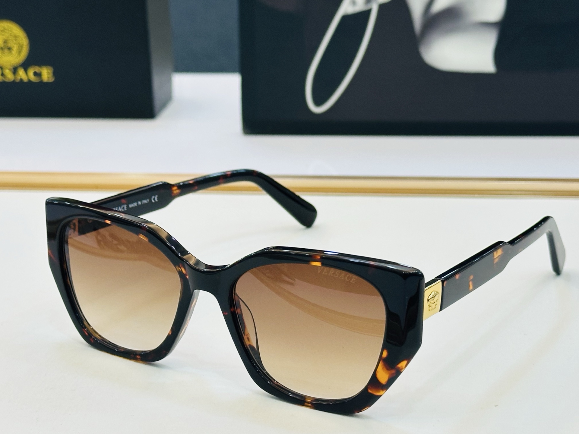 🎉🎉范思家 VERSACE✨✨✨MODEL：VE3357 Size：54口18-145 ✨Z有范